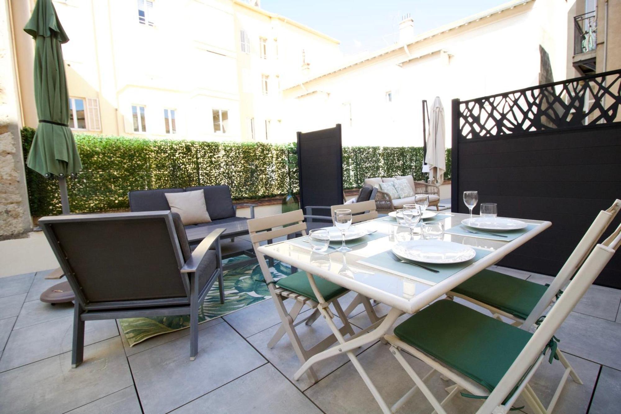 4 Bedrooms 4 Bathrooms Terrace *