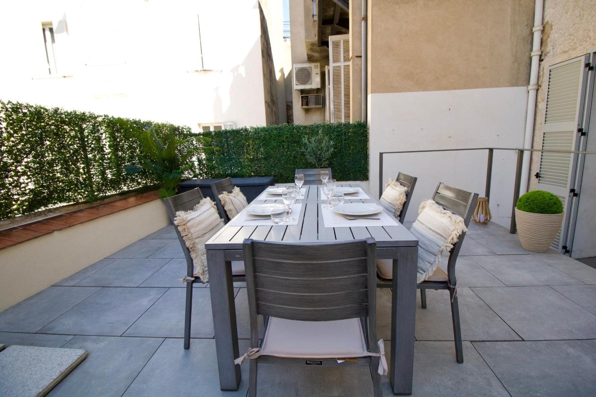 4 Bedrooms 4 Bathrooms Terrace