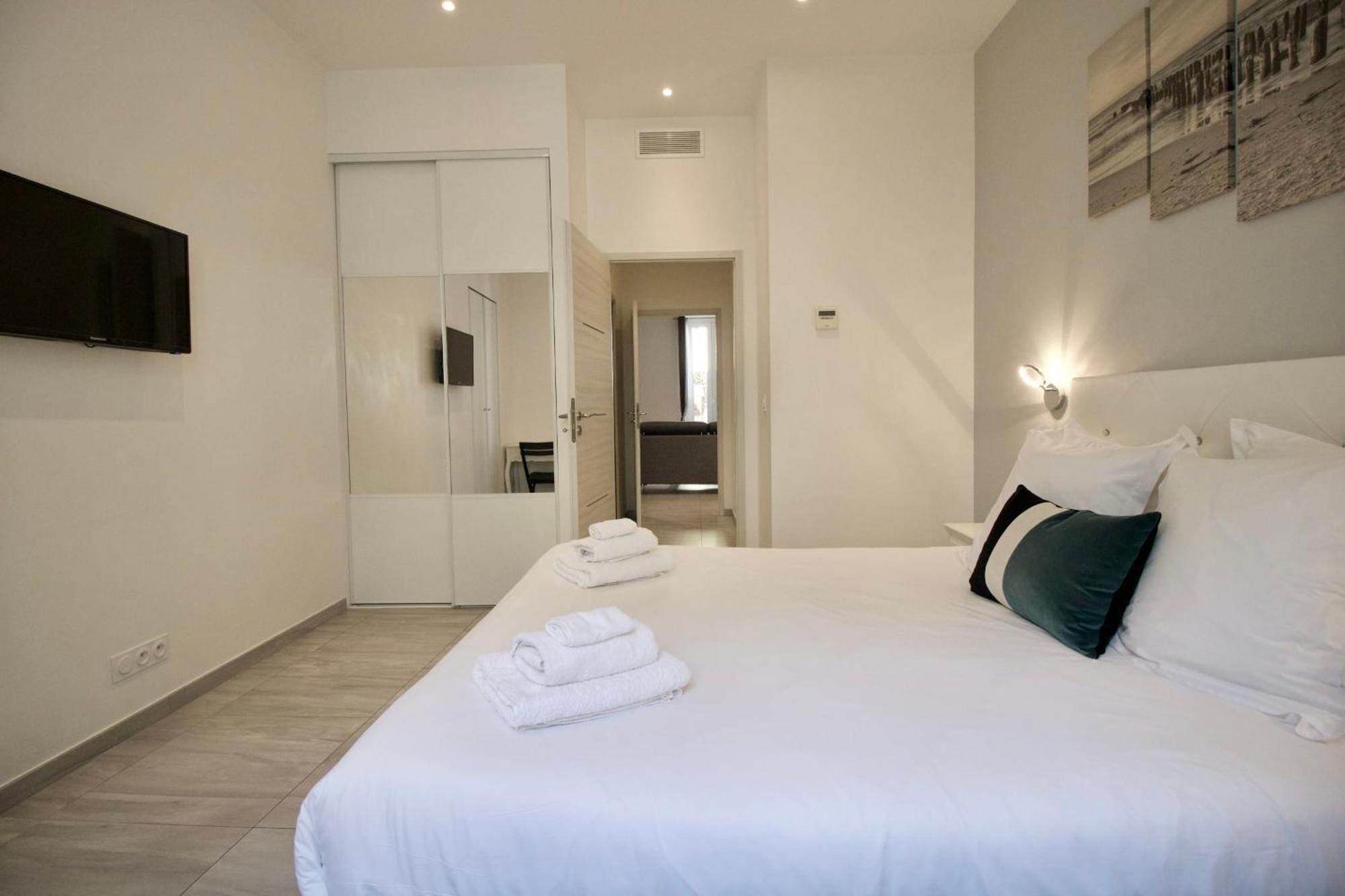 4 Bedrooms 4 Bathrooms Terrace *