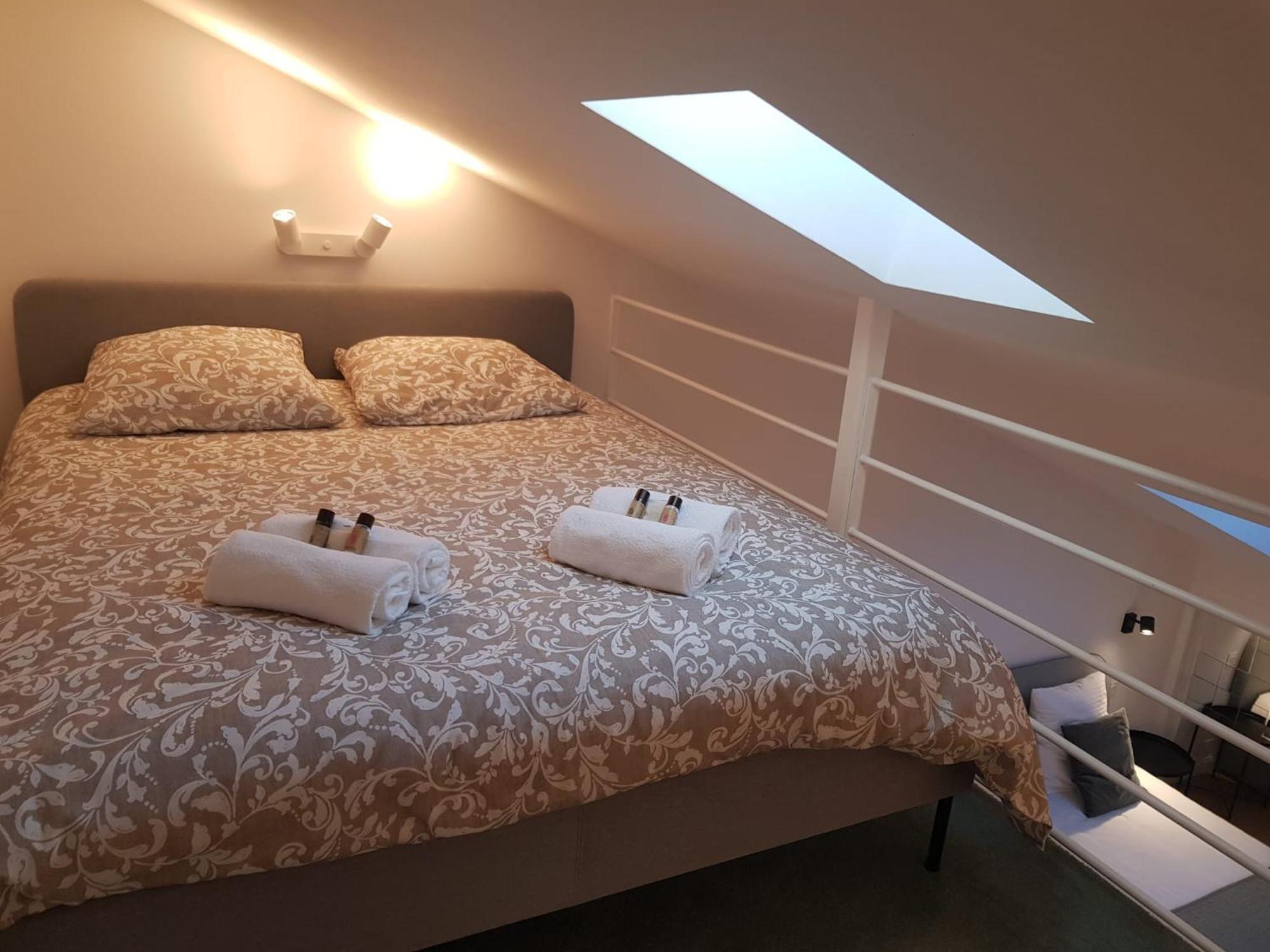 : Duplex A 5 Minutes A Pied Du Palais Des Festivals Apartment *