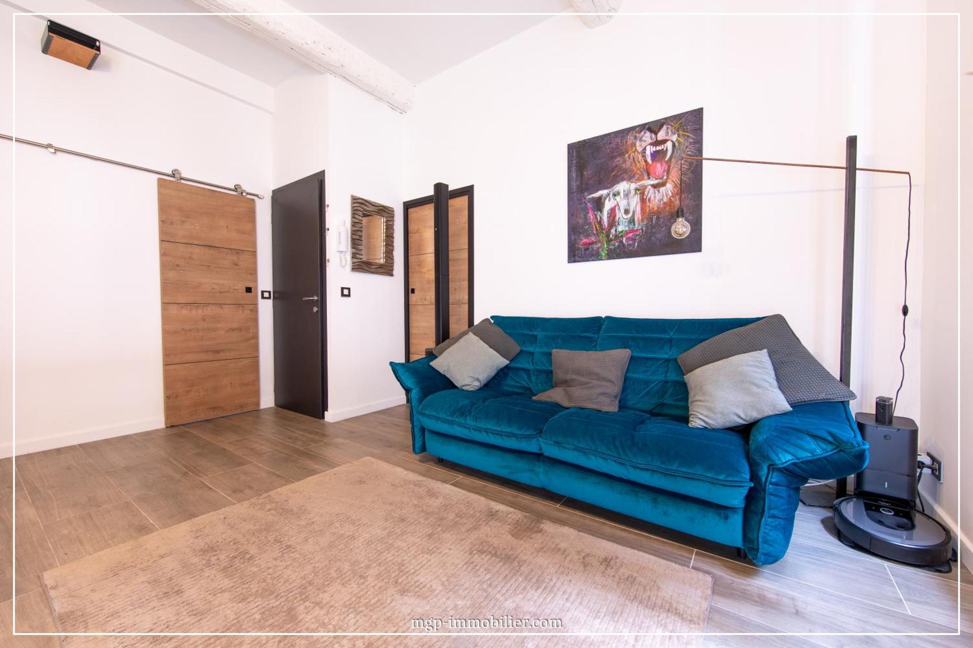 F2 Grand Standing Apartment
