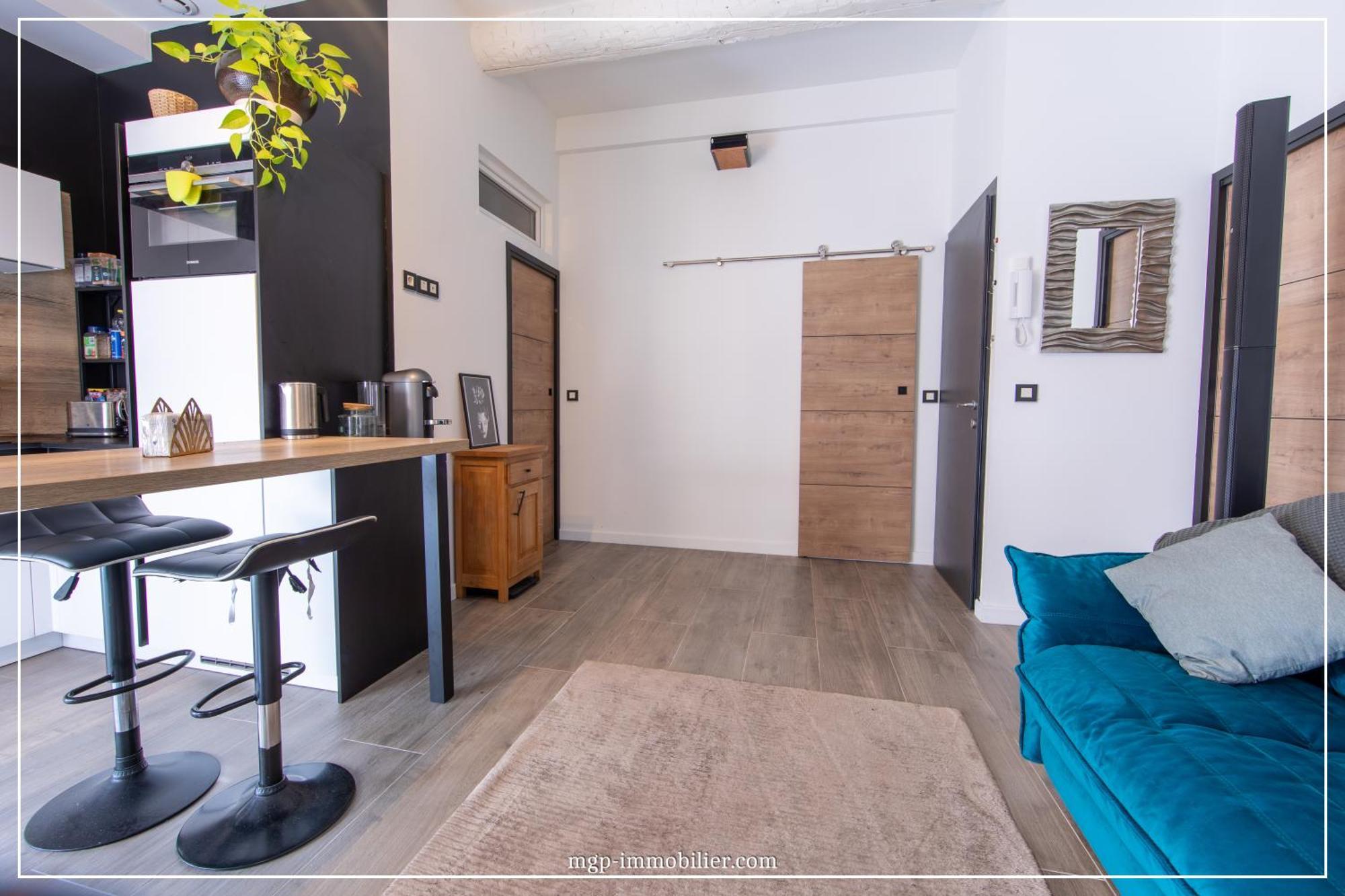 F2 Grand Standing Apartment
