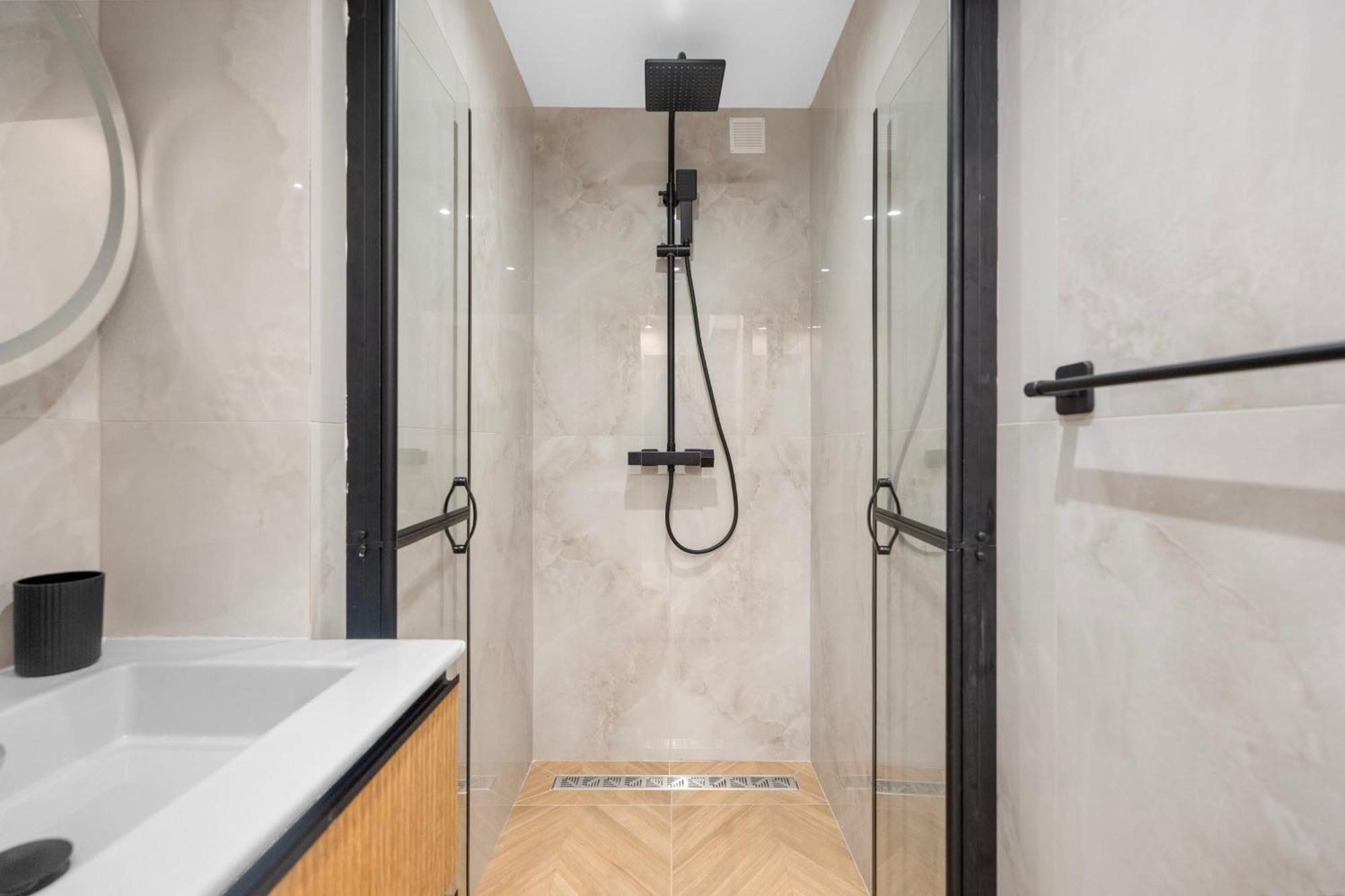 Apartment Luxueux Avec Jardin Suspendu Vue 10 Min Du Palais Cannes