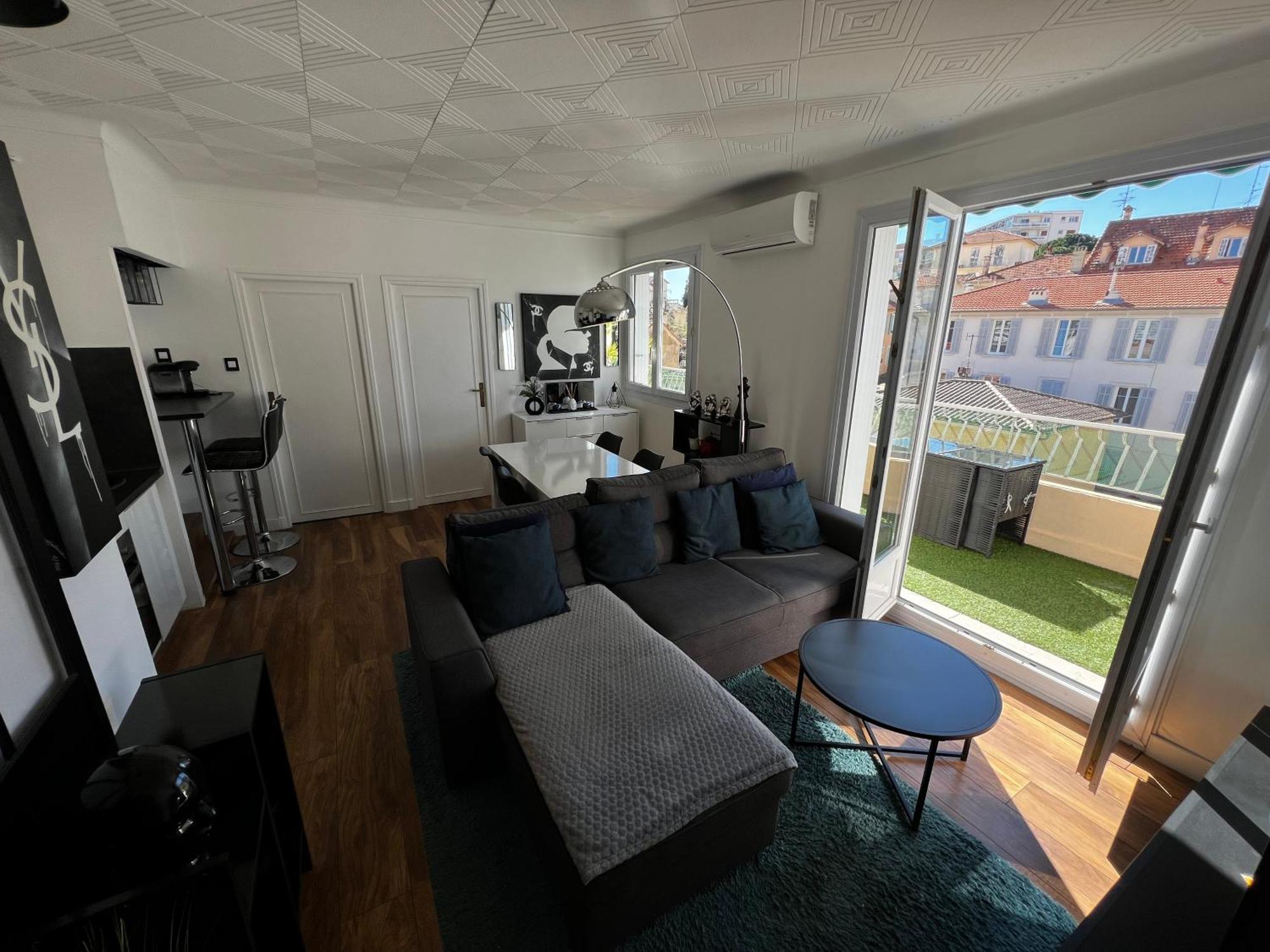 T2 Proche Centre Et Palais Avec Terrasse ! Apartment *