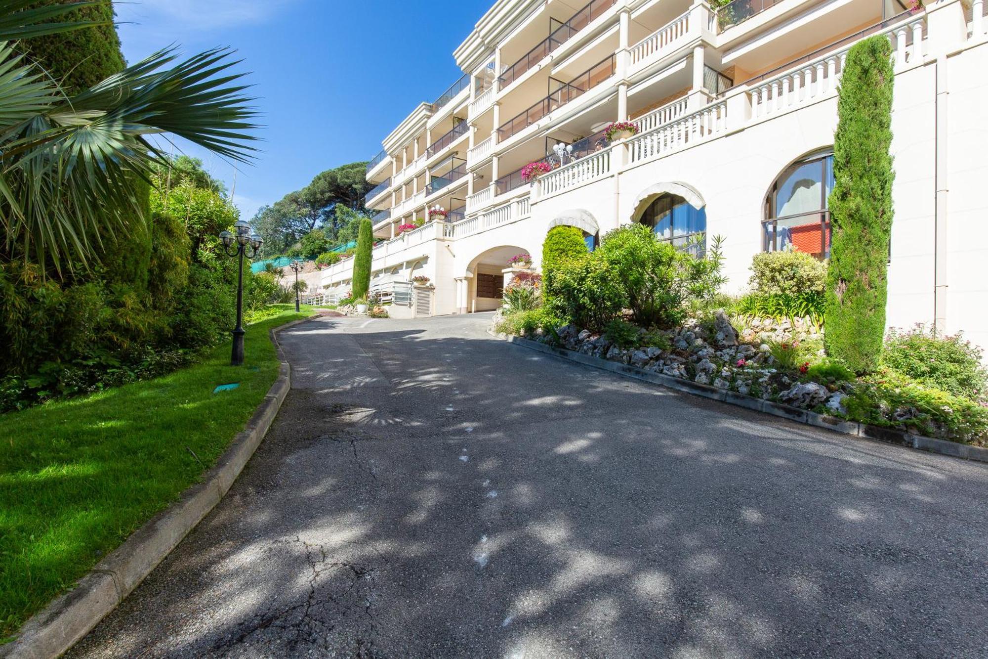 Cozy With Sea View, Swimming Pool And Greenery Apartment *