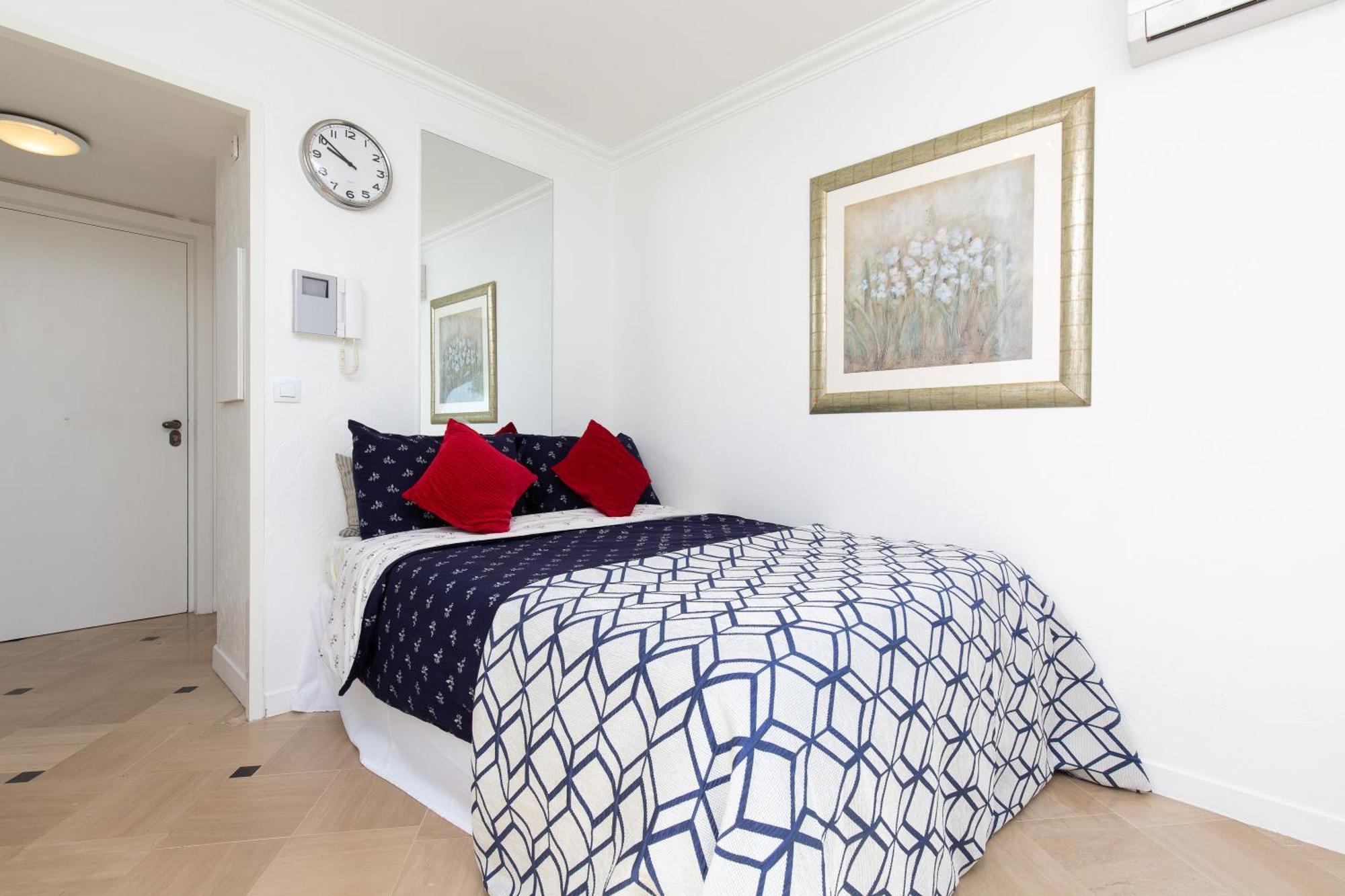 Cozy With Sea View, Swimming Pool And Greenery Apartment Cannes