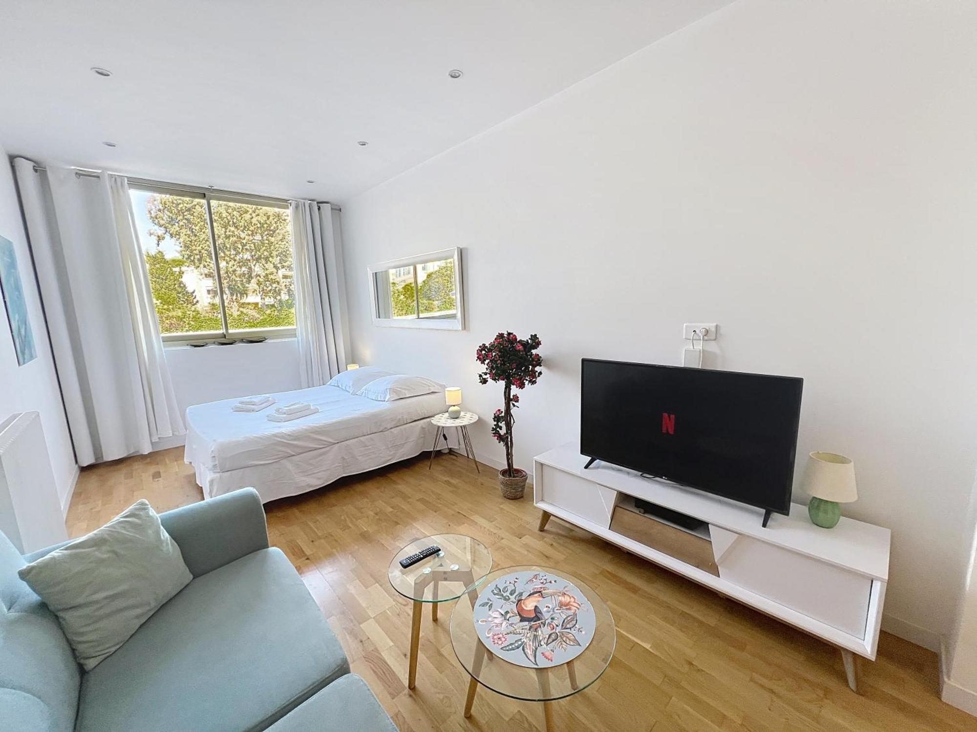 Heart Of Town Cozy Bright Warm & Sunny By Olam * Cannes