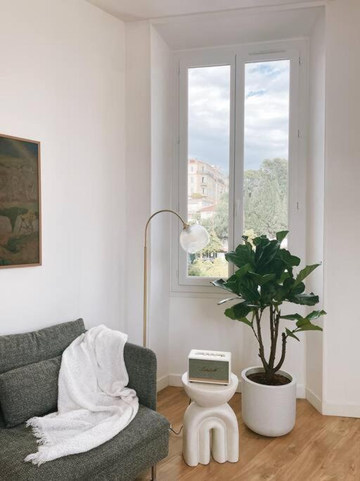 Climatise Centre De Apartment