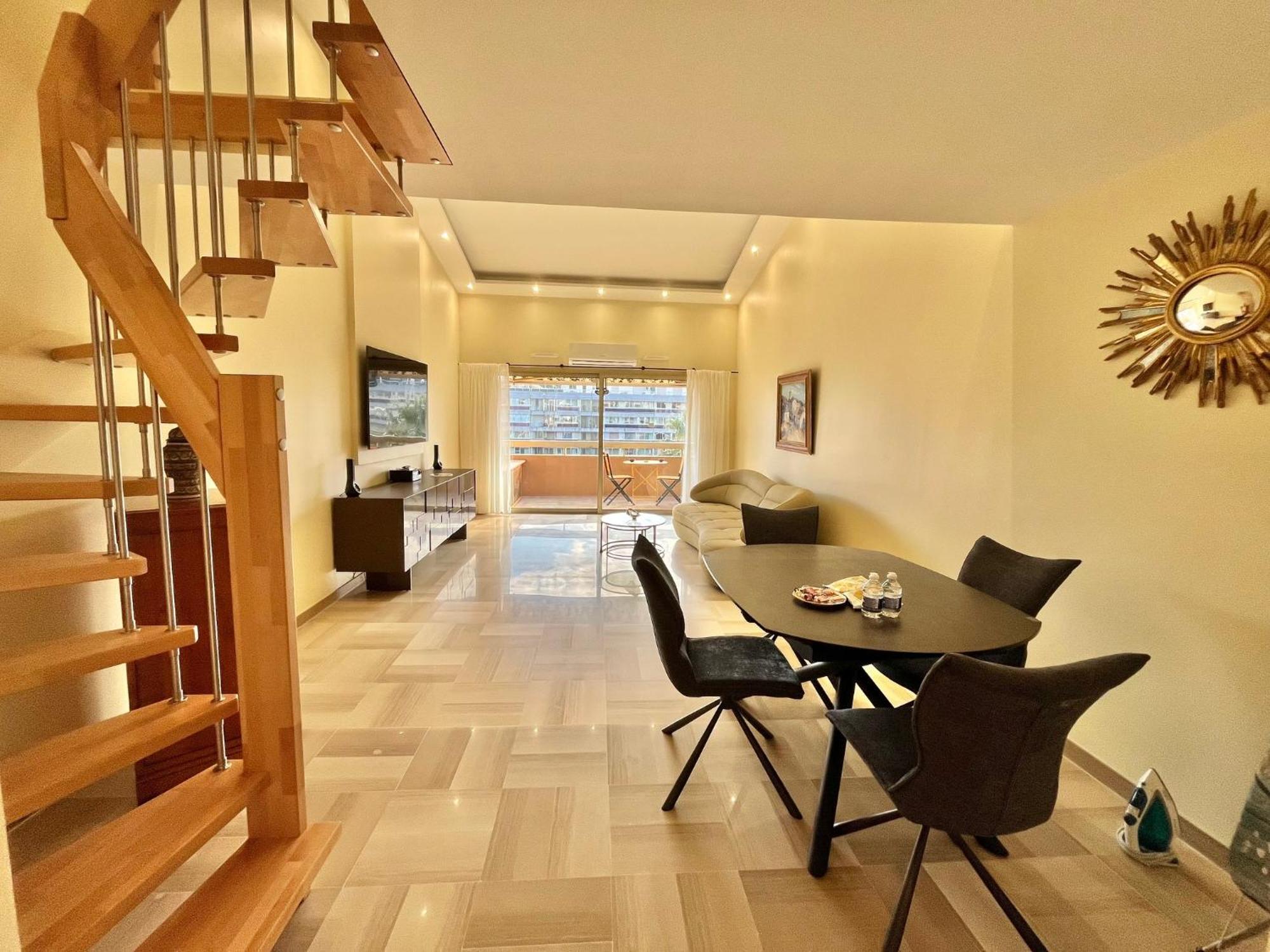 Astoria Luxury Apartment- 3 Bathrooms Apartment