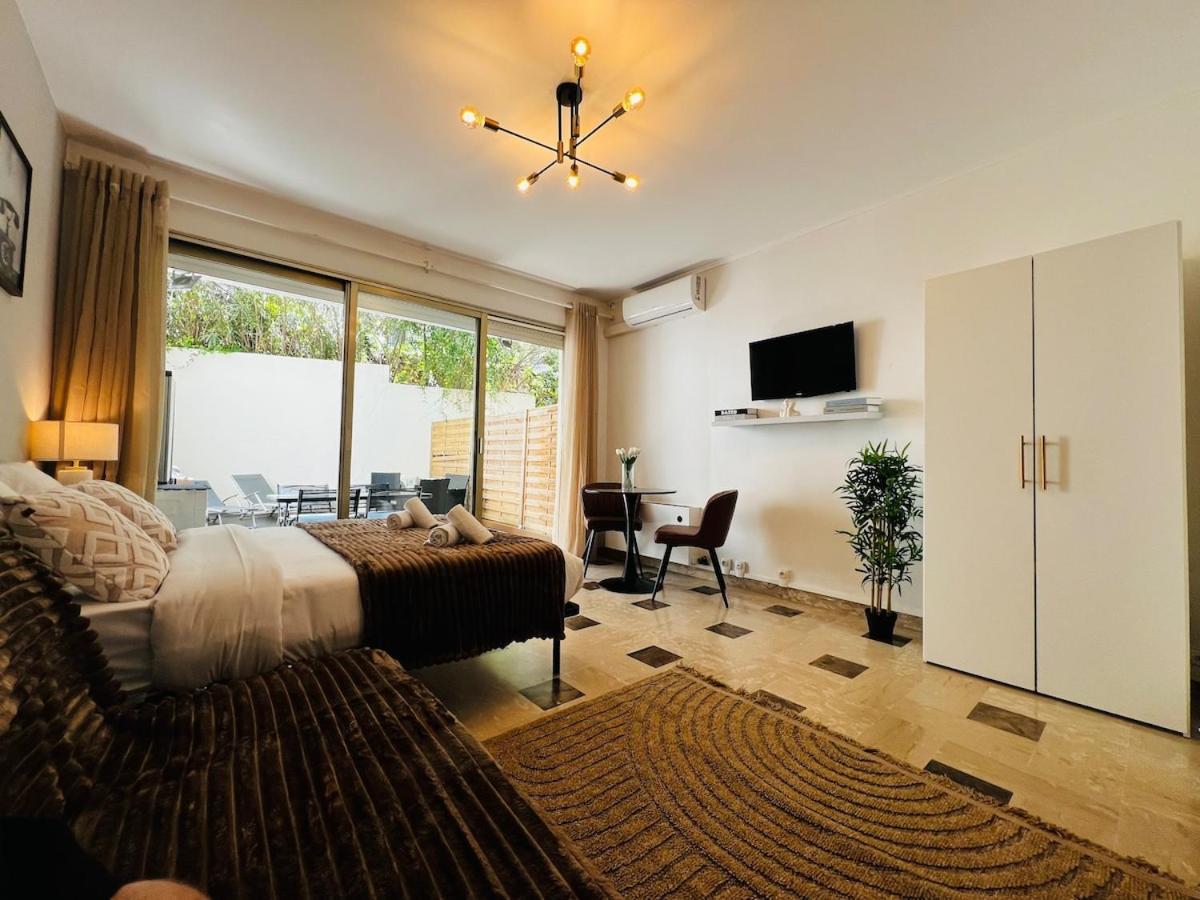 Esterel Large With Terrace Apartment