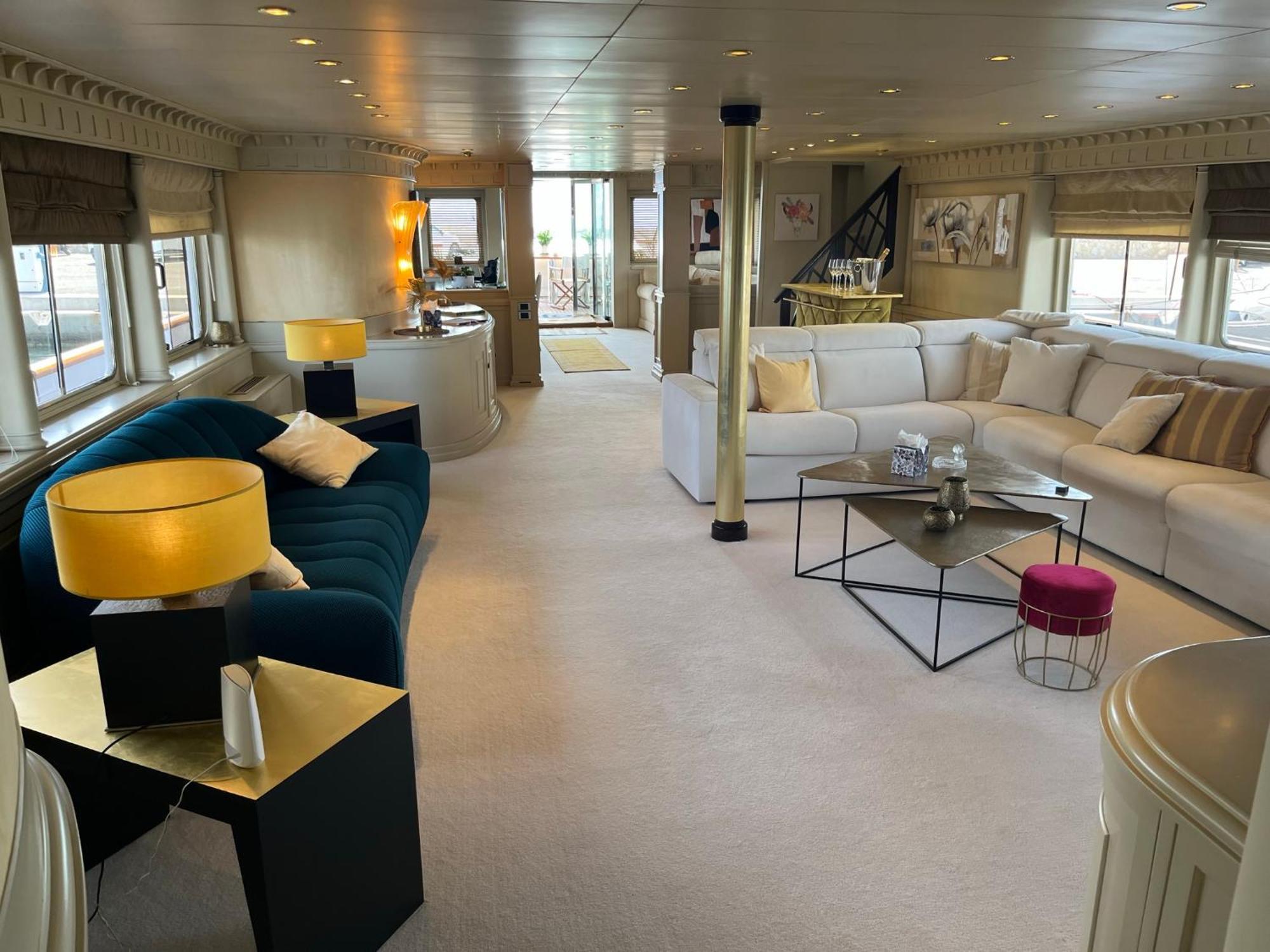 Botel Riva 130 *