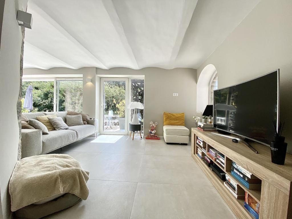 Lovely 2 Bedroom Garden In Apartment