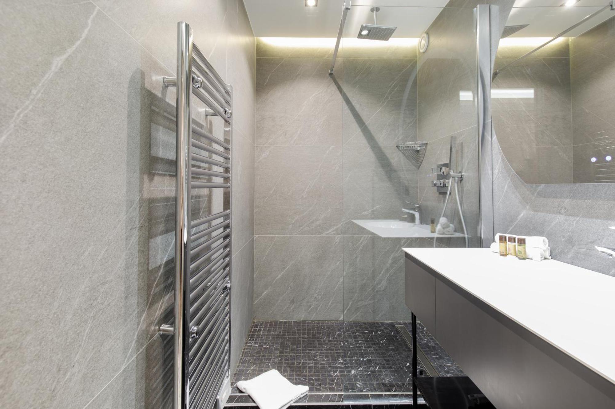 Apartment Gray D'albion 3i7 Yourhosthelper