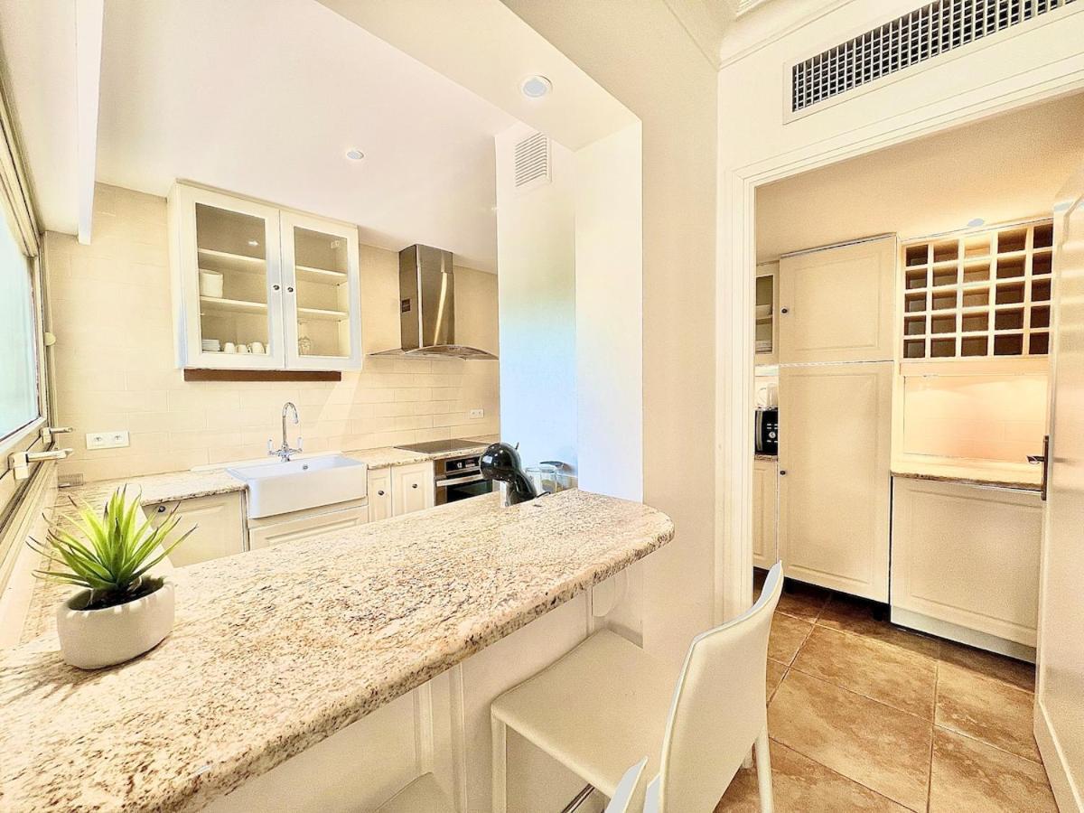 Appartement Luxurious 2-bedroom Pointe Croisette, Sea View, Private Parking