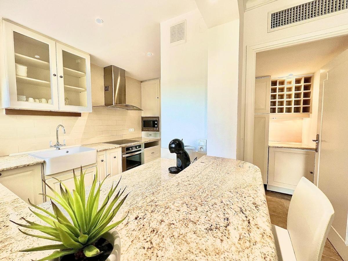 Appartement Luxurious 2-bedroom Pointe Croisette, Sea View, Private Parking Cannes