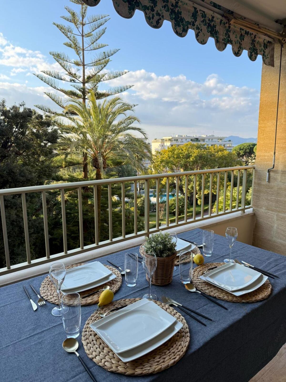 Chic 2 Bedroom With Huge Terrace And Pool Cannes