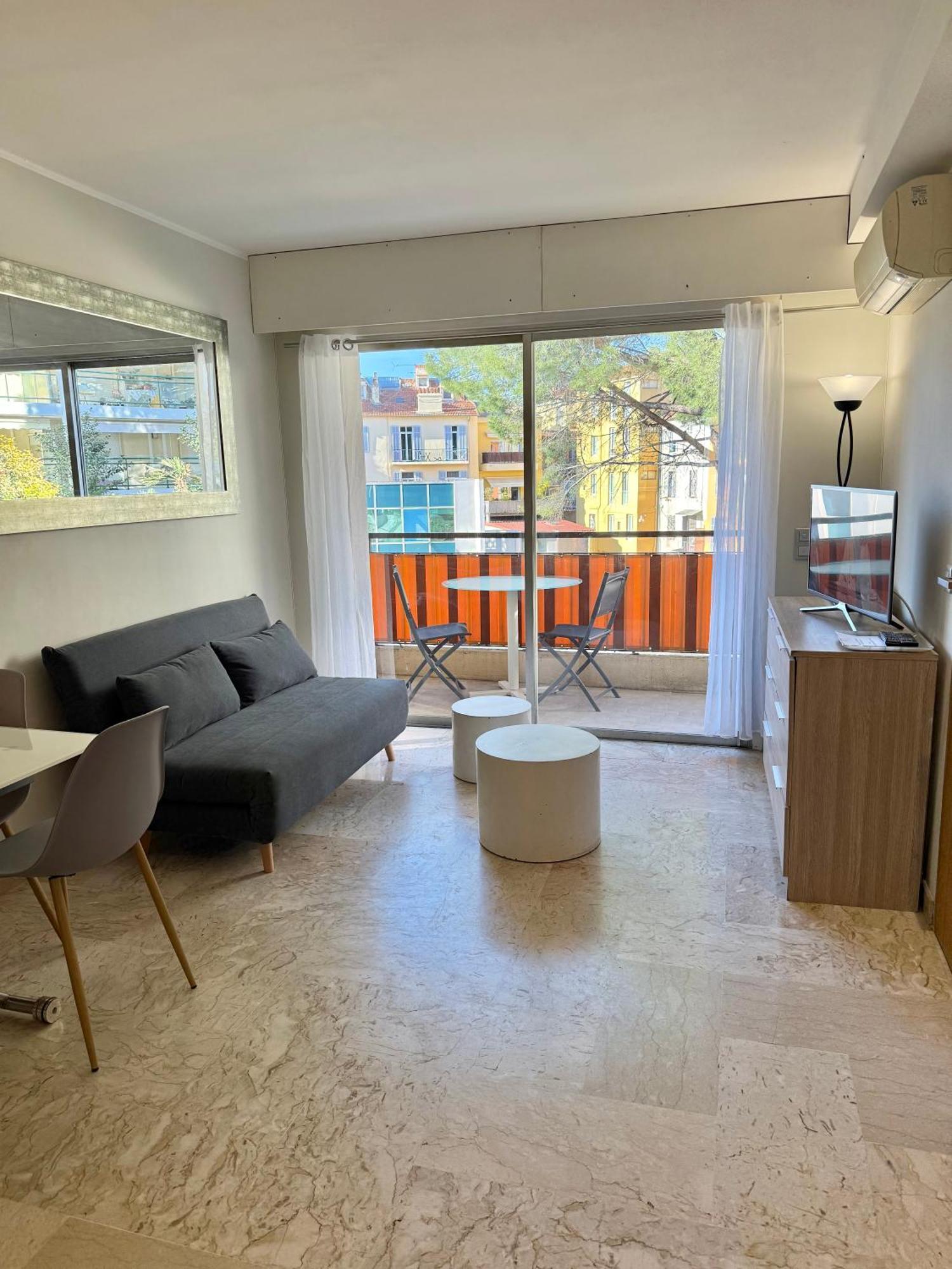 2 Pieces Centre Apartment