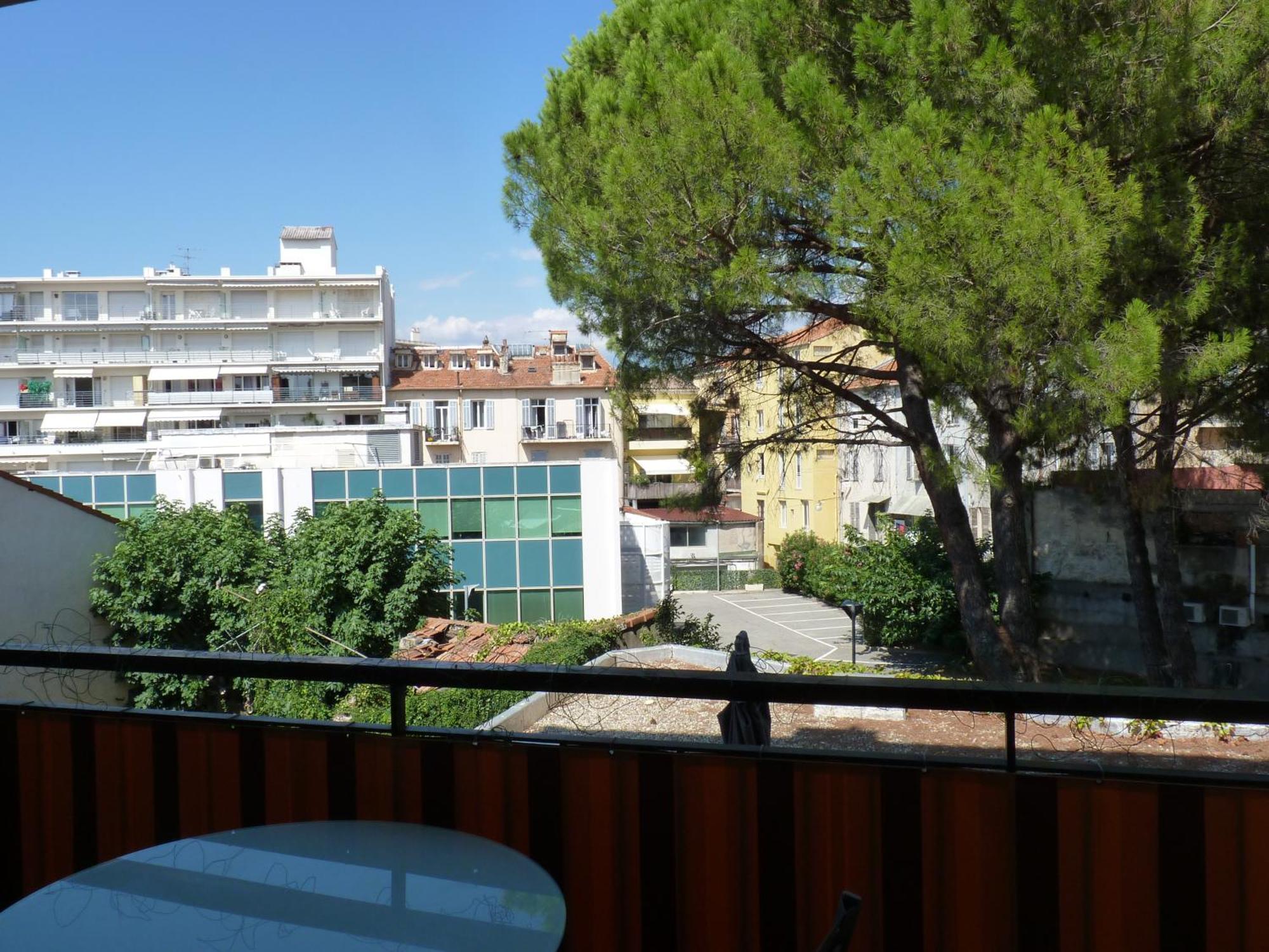 2 Pieces Centre * Cannes