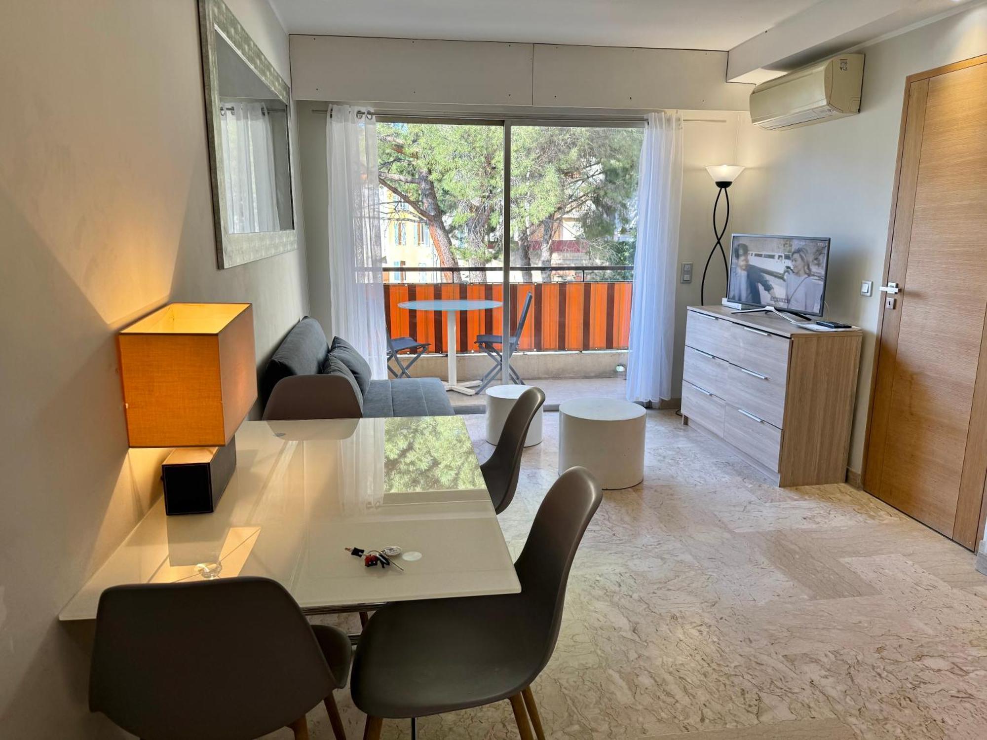 2 Pieces Centre Apartment