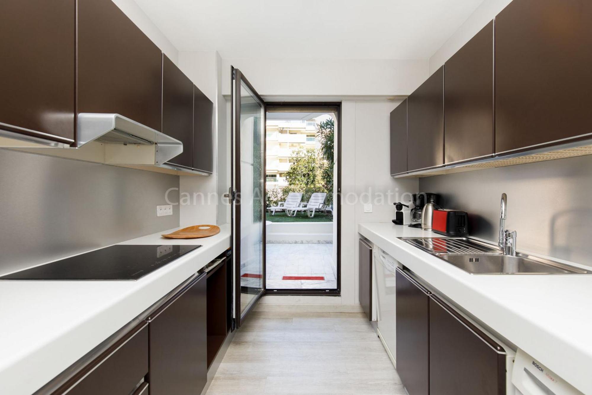 Louis 2 Apartment *