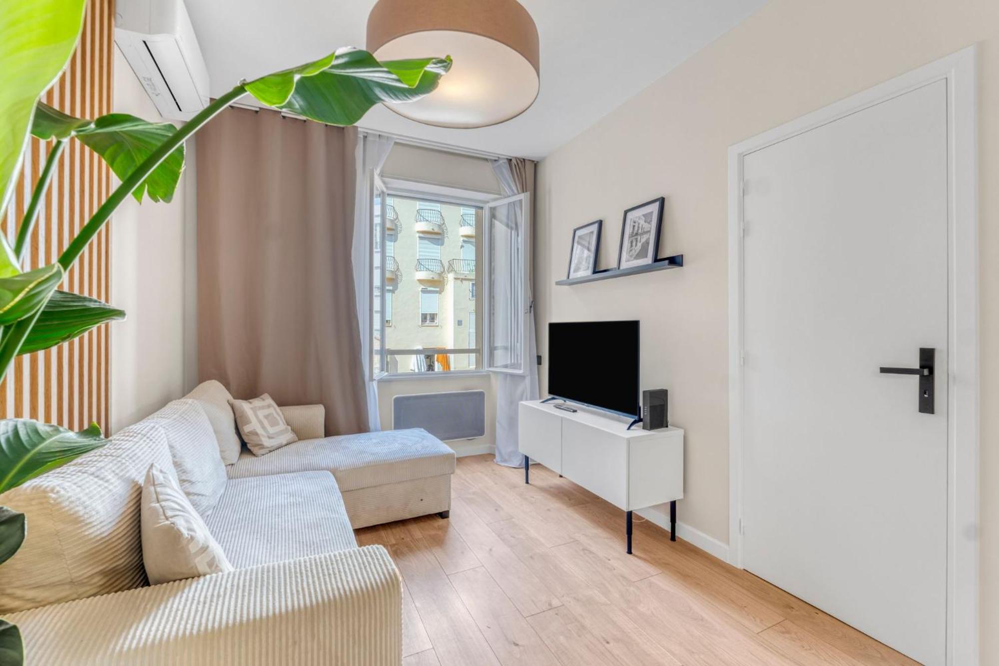 Apartment F2 Rue Des Freres Pradignac , Hypercentre 2 Min From Palais Of Festivals *