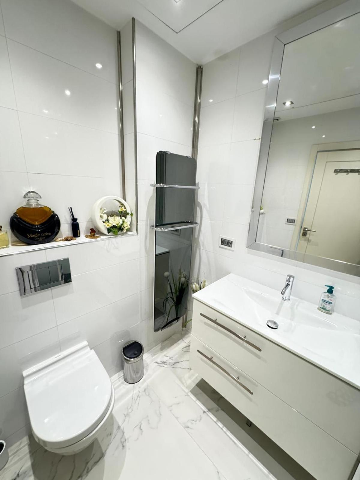 Stunning 3 Bedrooms With A Sea View Terrace Apartment
