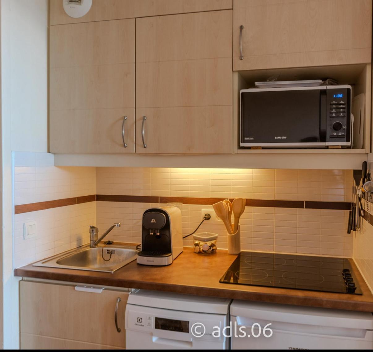 Studio Vue mer et Piscine Climatisation Wifi