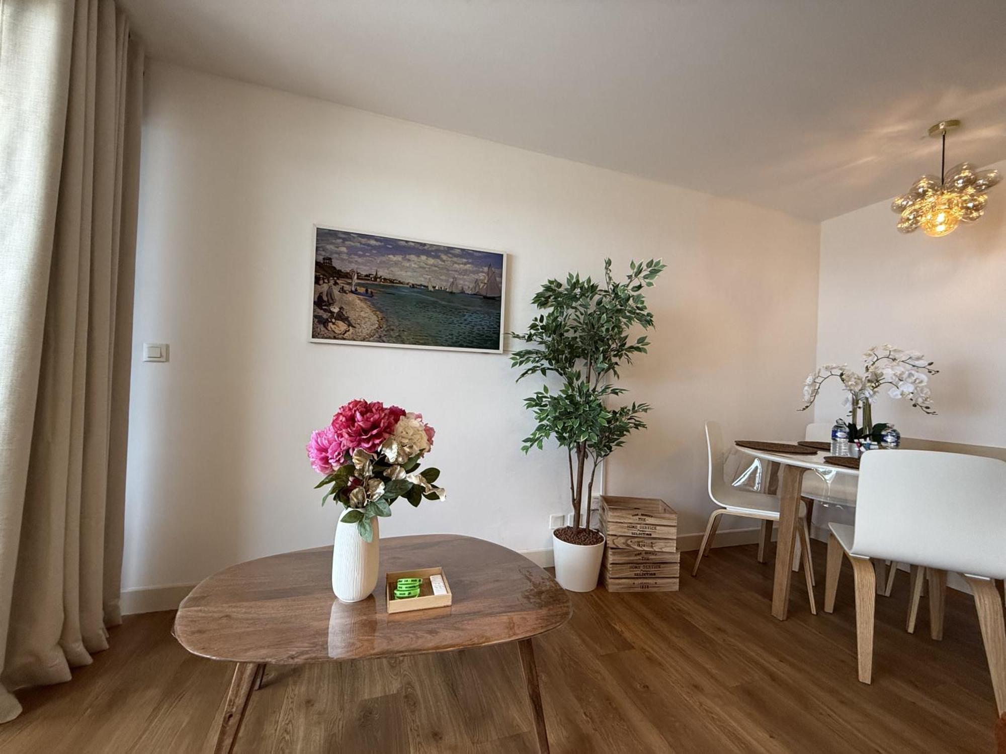 Studio Vue mer et Piscine Climatisation Wifi Appartement *