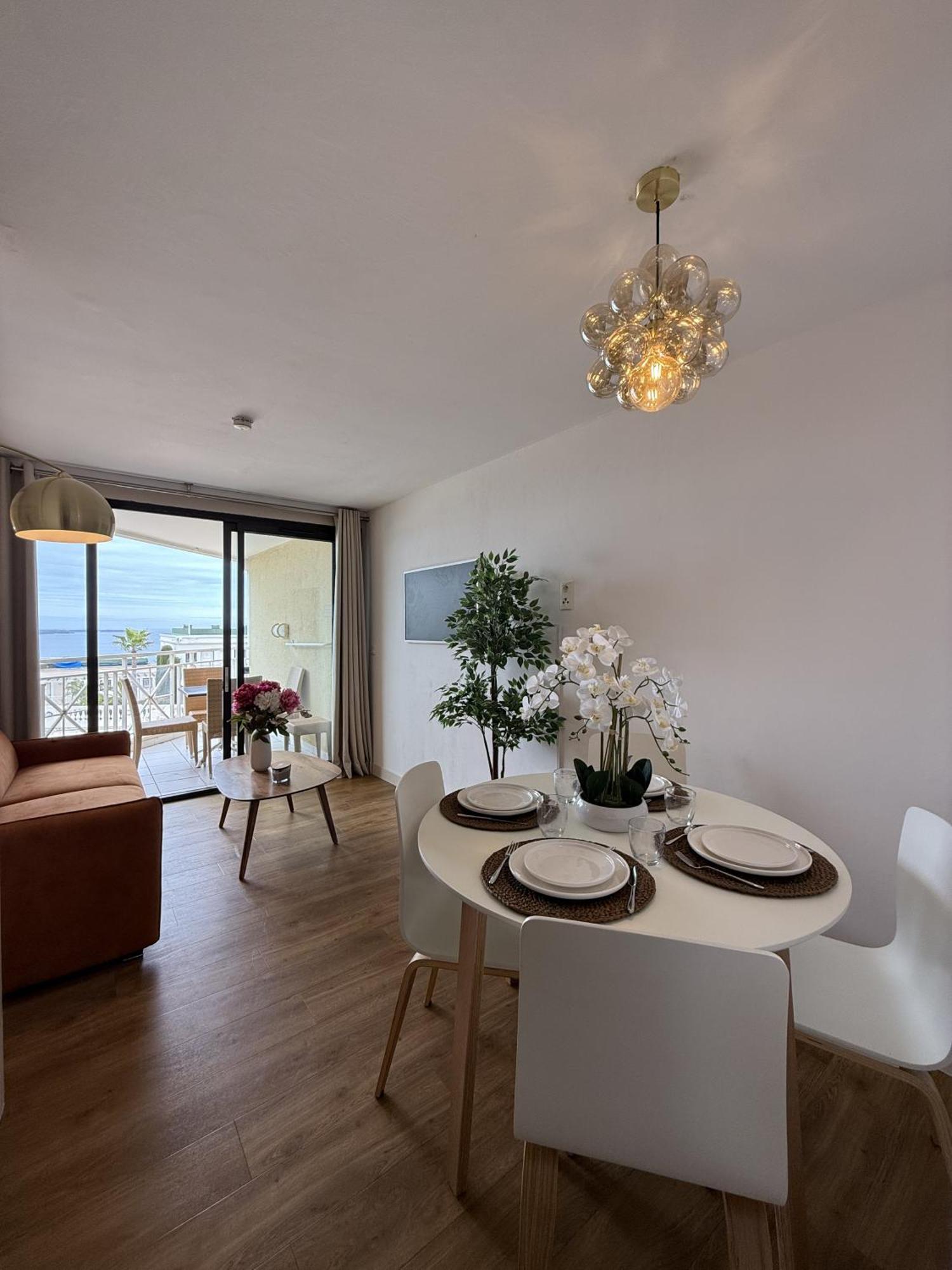 Un Studio De Charme Vue Mer & Piscine D'Exception Appartement Cannes