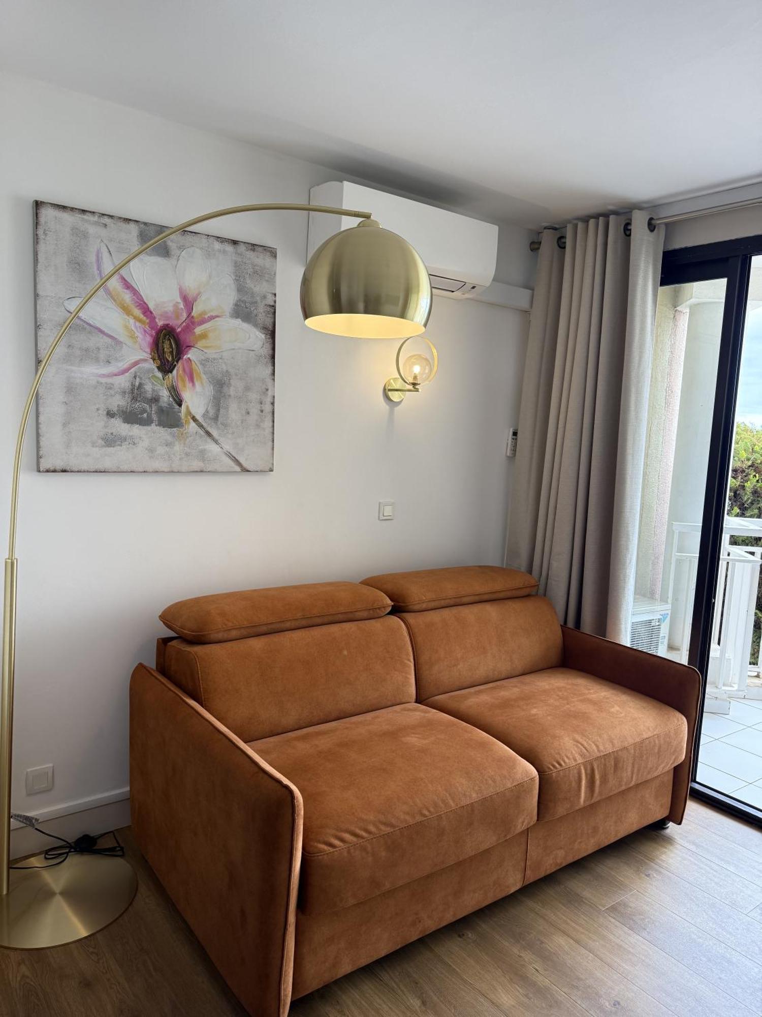 Appartement Studio Vue mer et Piscine Climatisation Wifi Cannes
