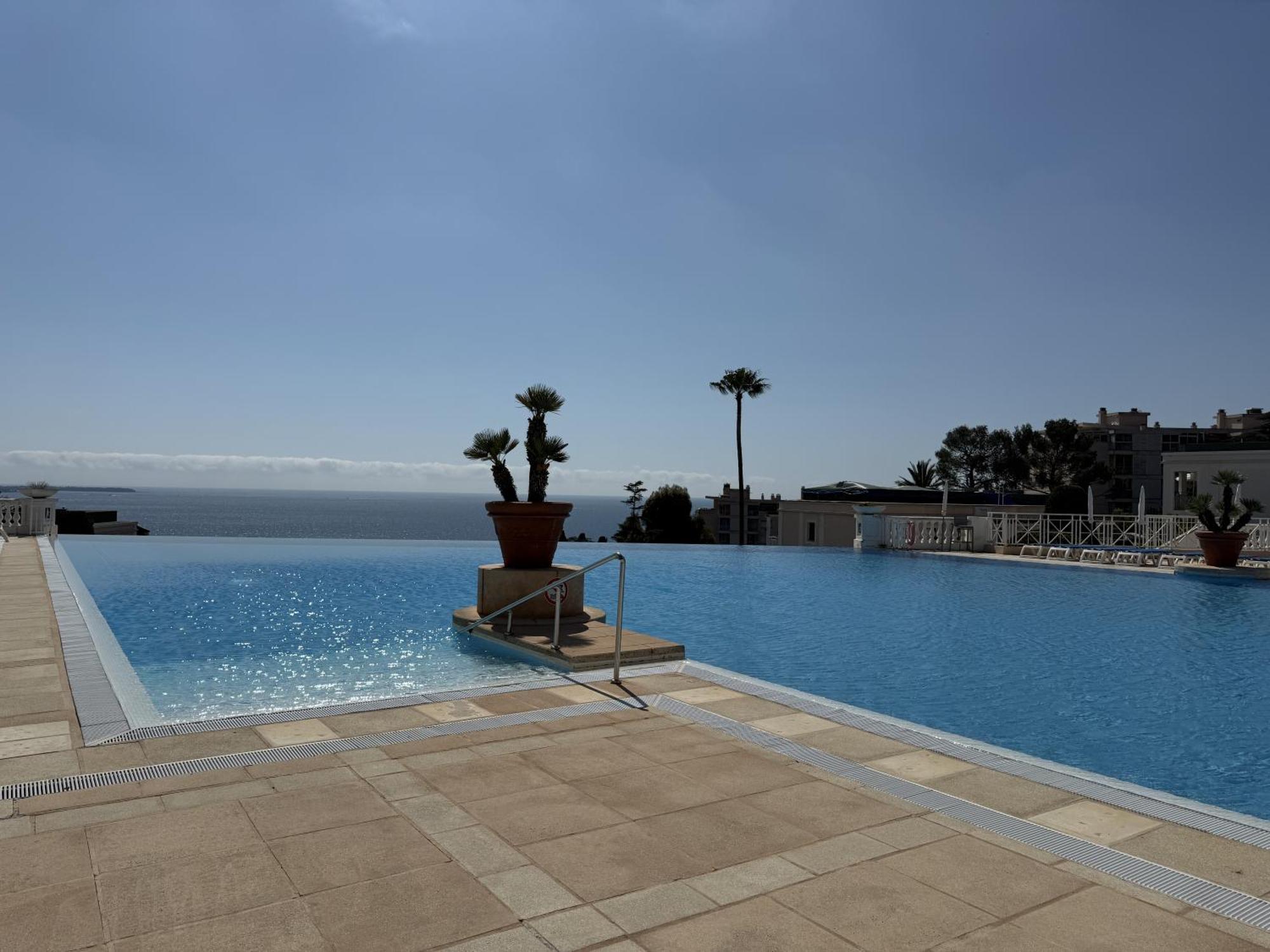 Studio Vue mer et Piscine Climatisation Wifi Appartement