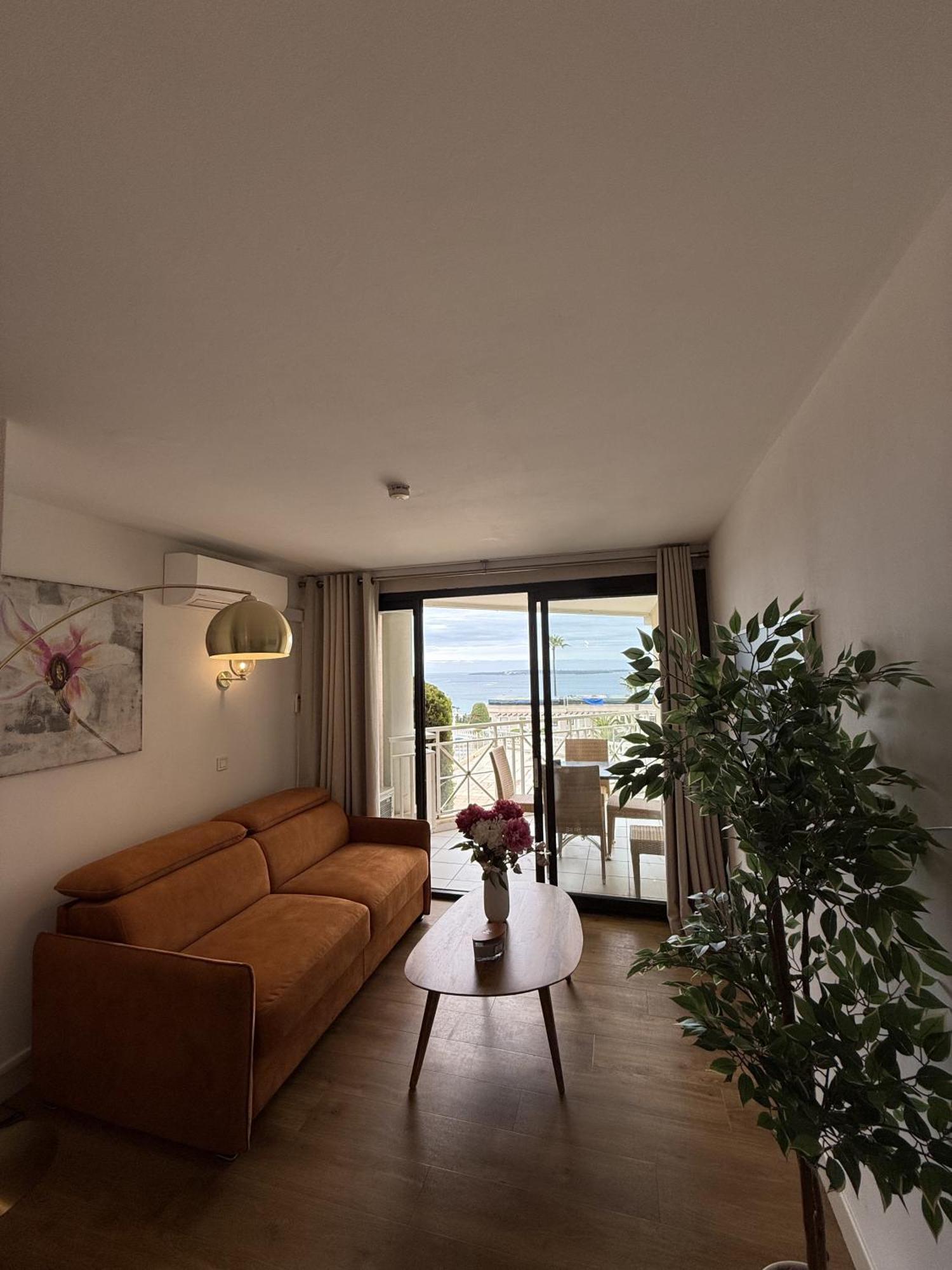 Appartement Studio Vue mer et Piscine Climatisation Wifi *