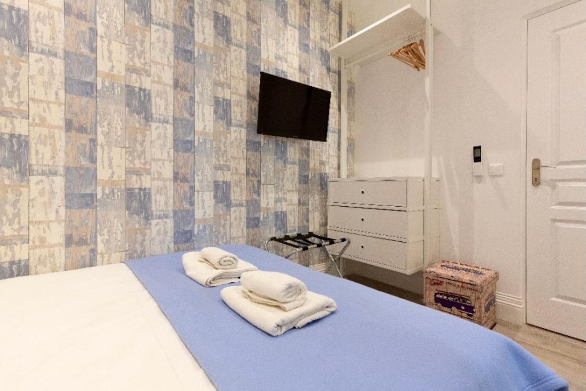 Apartment Hut * Oasis With Private Patio 10 Min To Palais & Beaches * Pet Friendly *