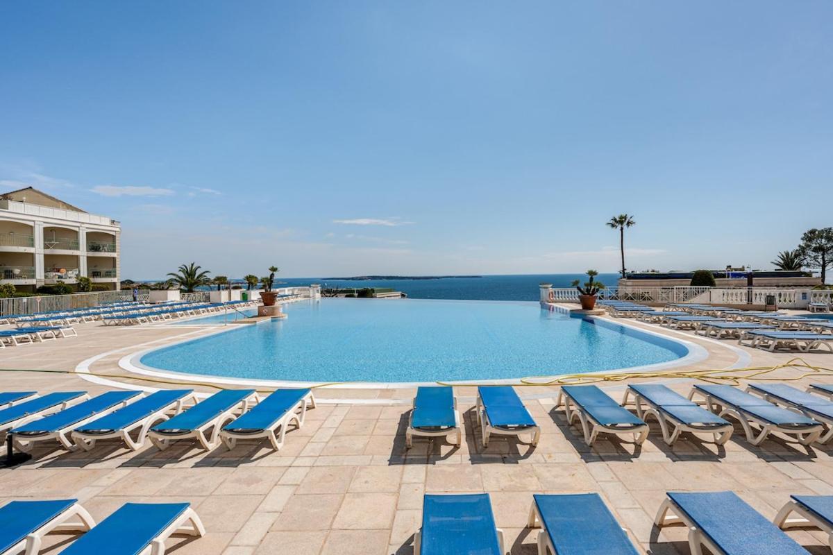 With Garden, Pool, Sea View And Parking Cannes