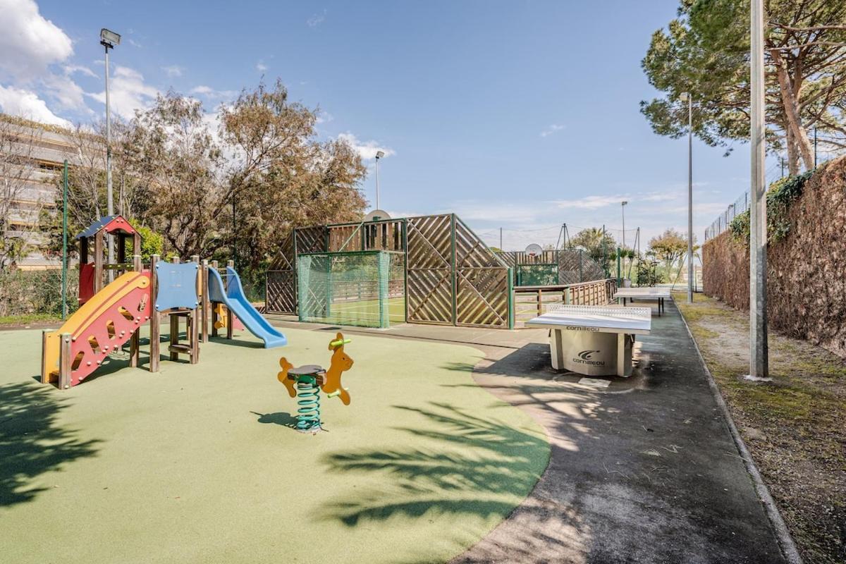 With Garden, Pool, Sea View And Parking Cannes