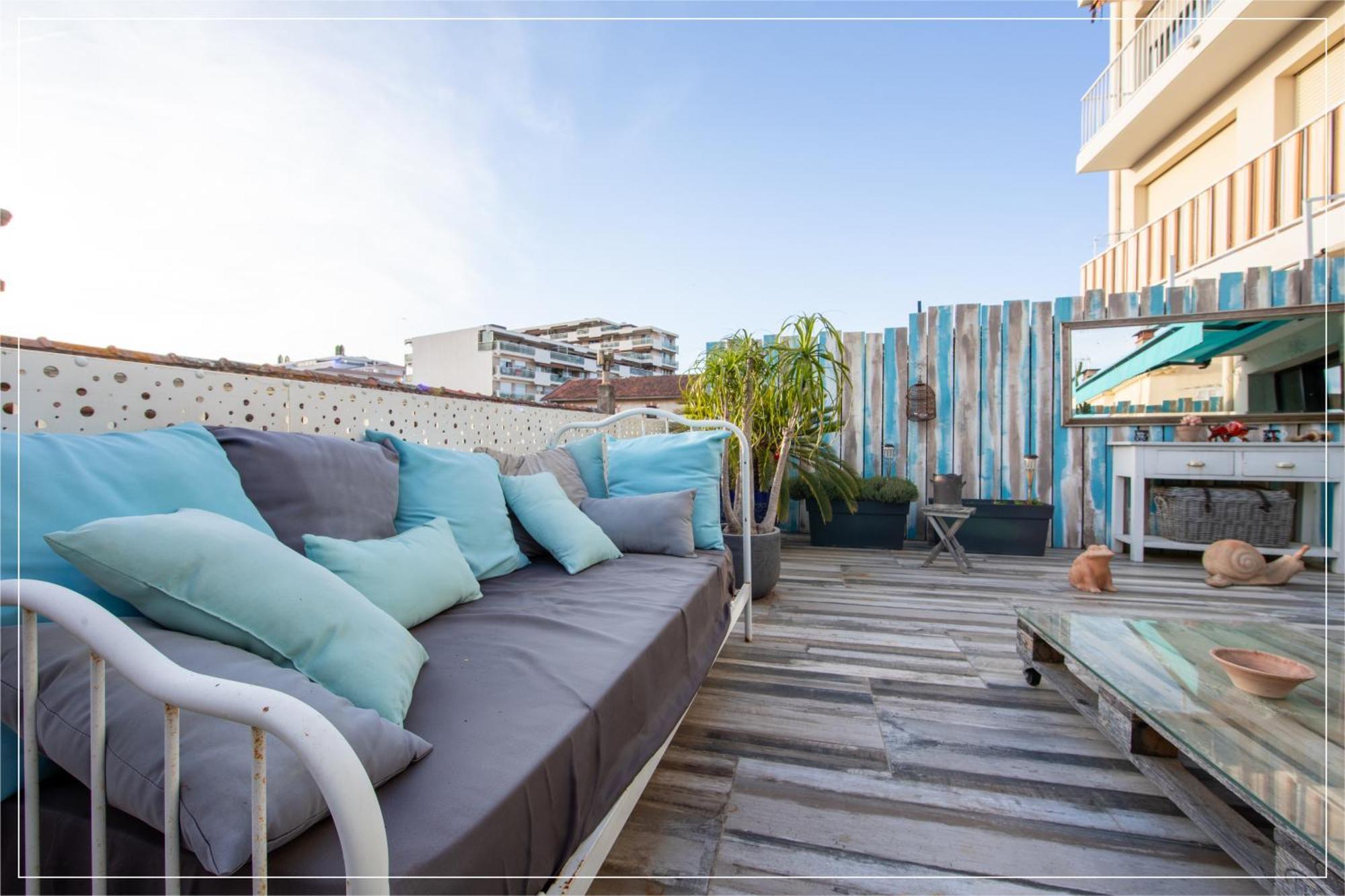 Design Yourhosthelper * Cannes