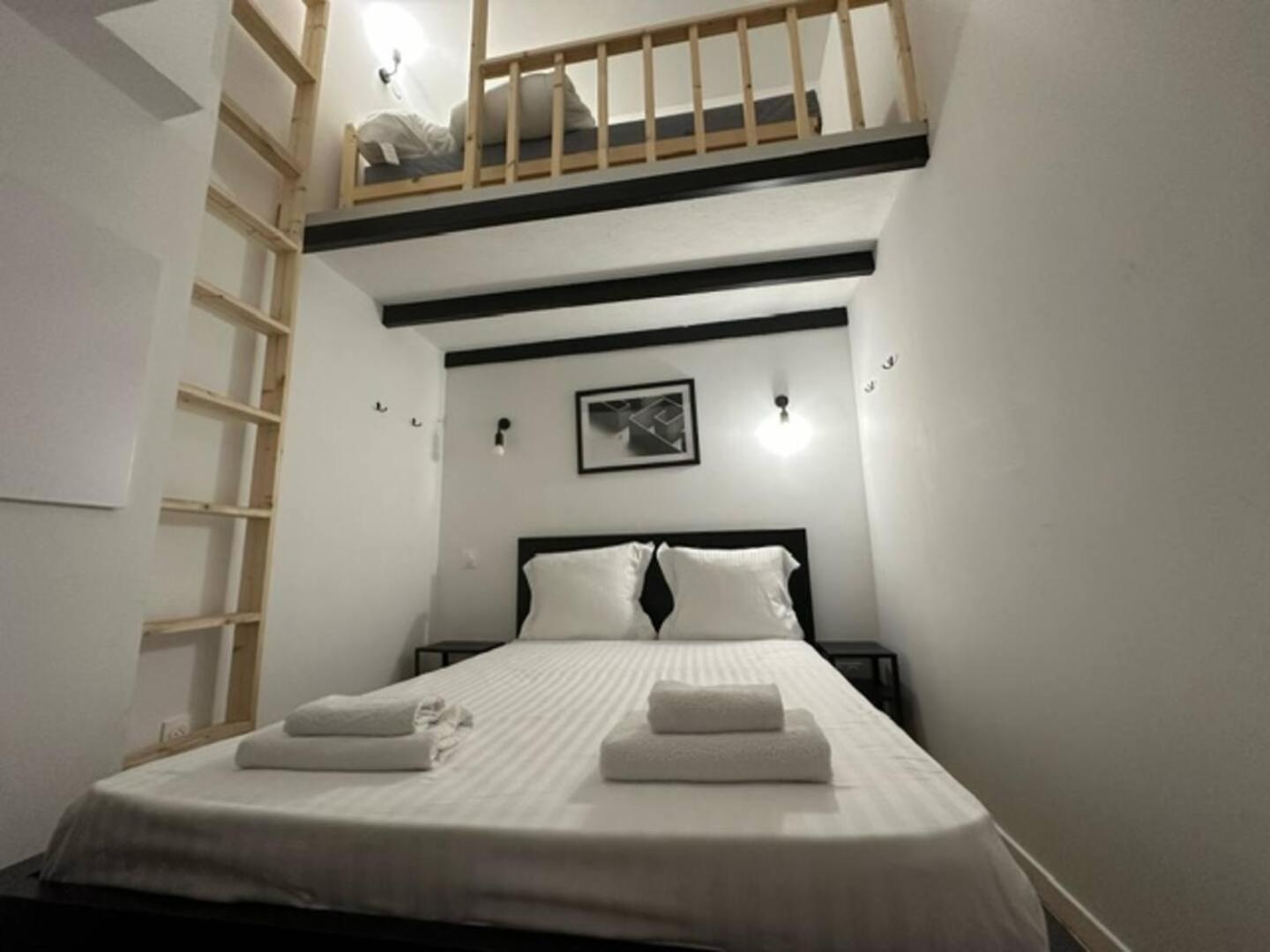 Steps From The Palace, Beach, Center Apartment
