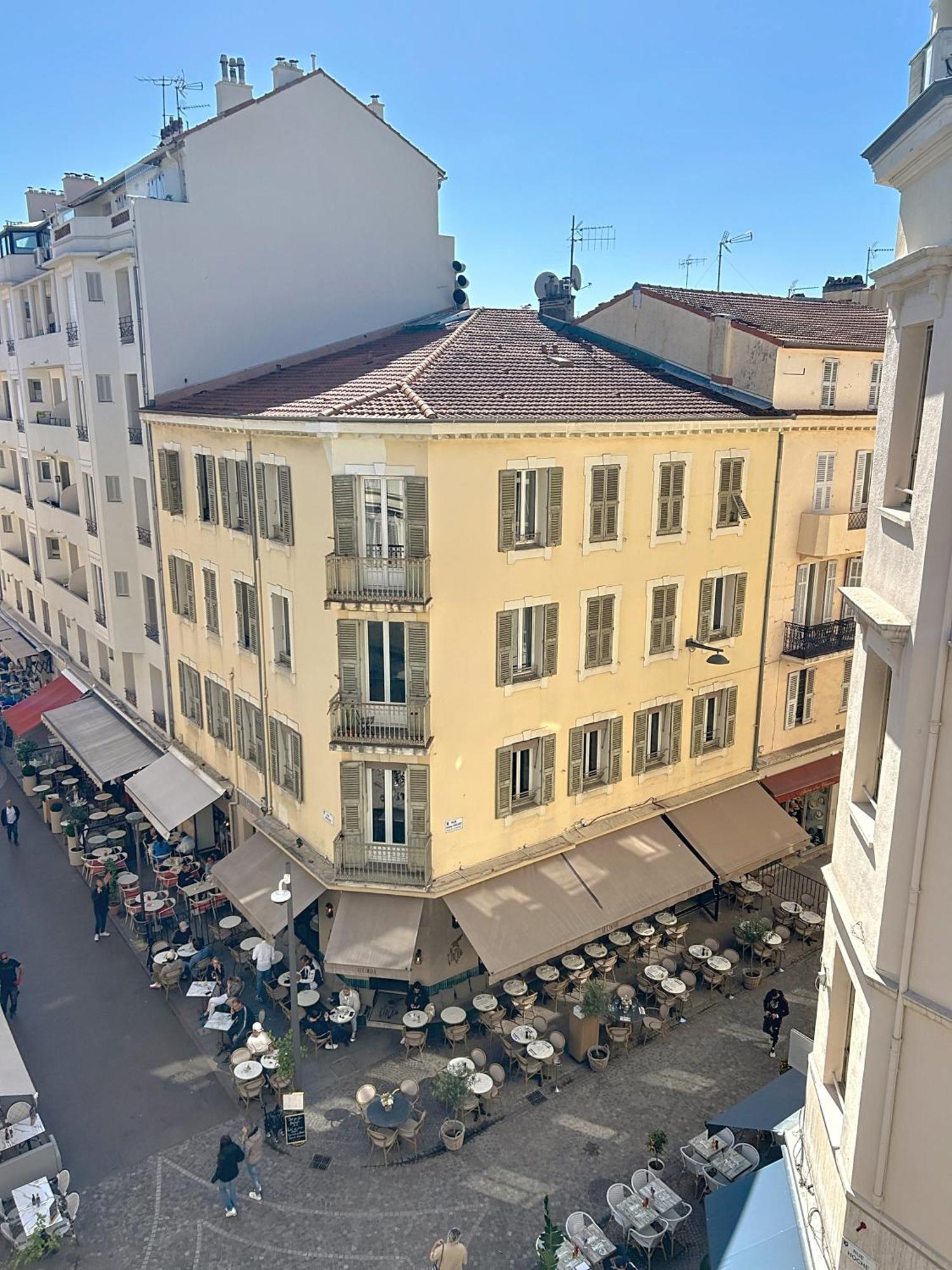 Hoche Apartment *