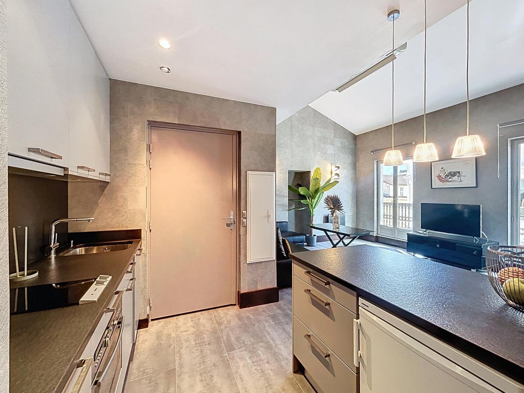 Hoche Apartment