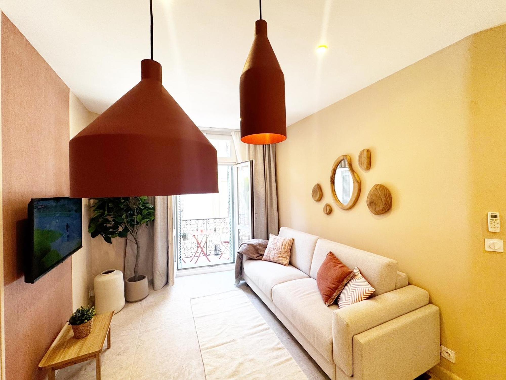 & Palais - 2 Min Away, Balcony Apartment Cannes