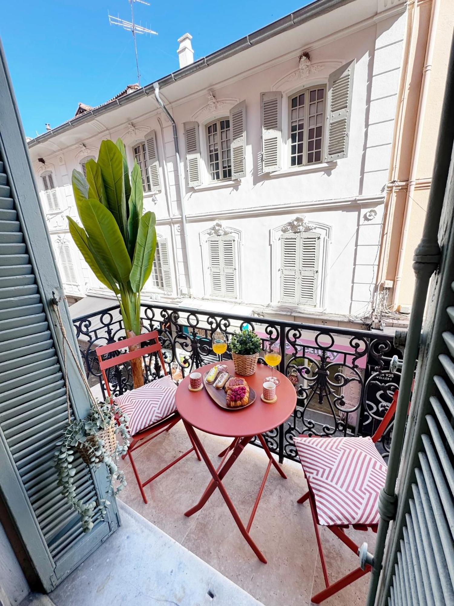 Apartment & Palais - 2 Min Away, Balcony Cannes