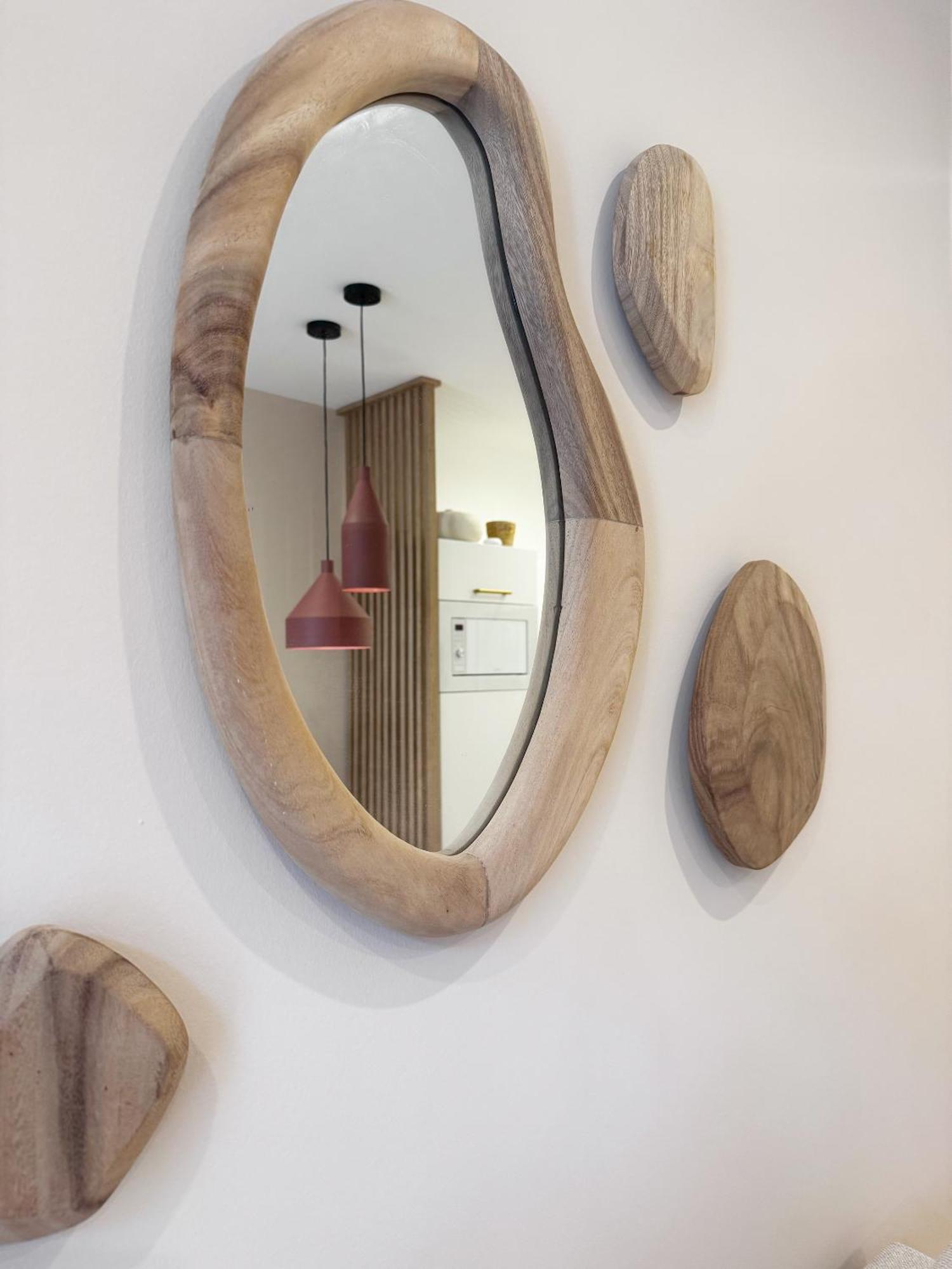 & Palais - 2 Min Away, Balcony Apartment *