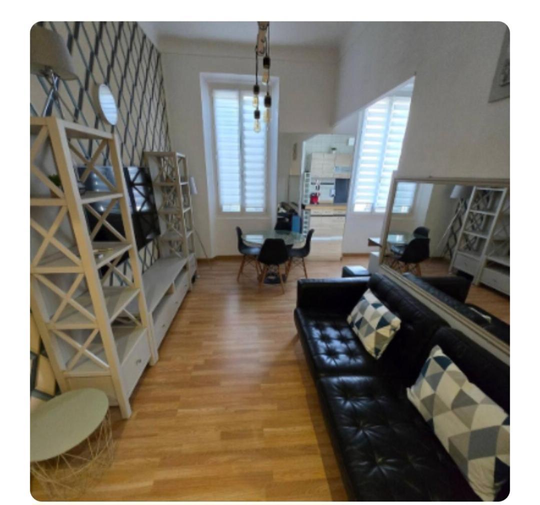 Centre Carre D'or Apartment