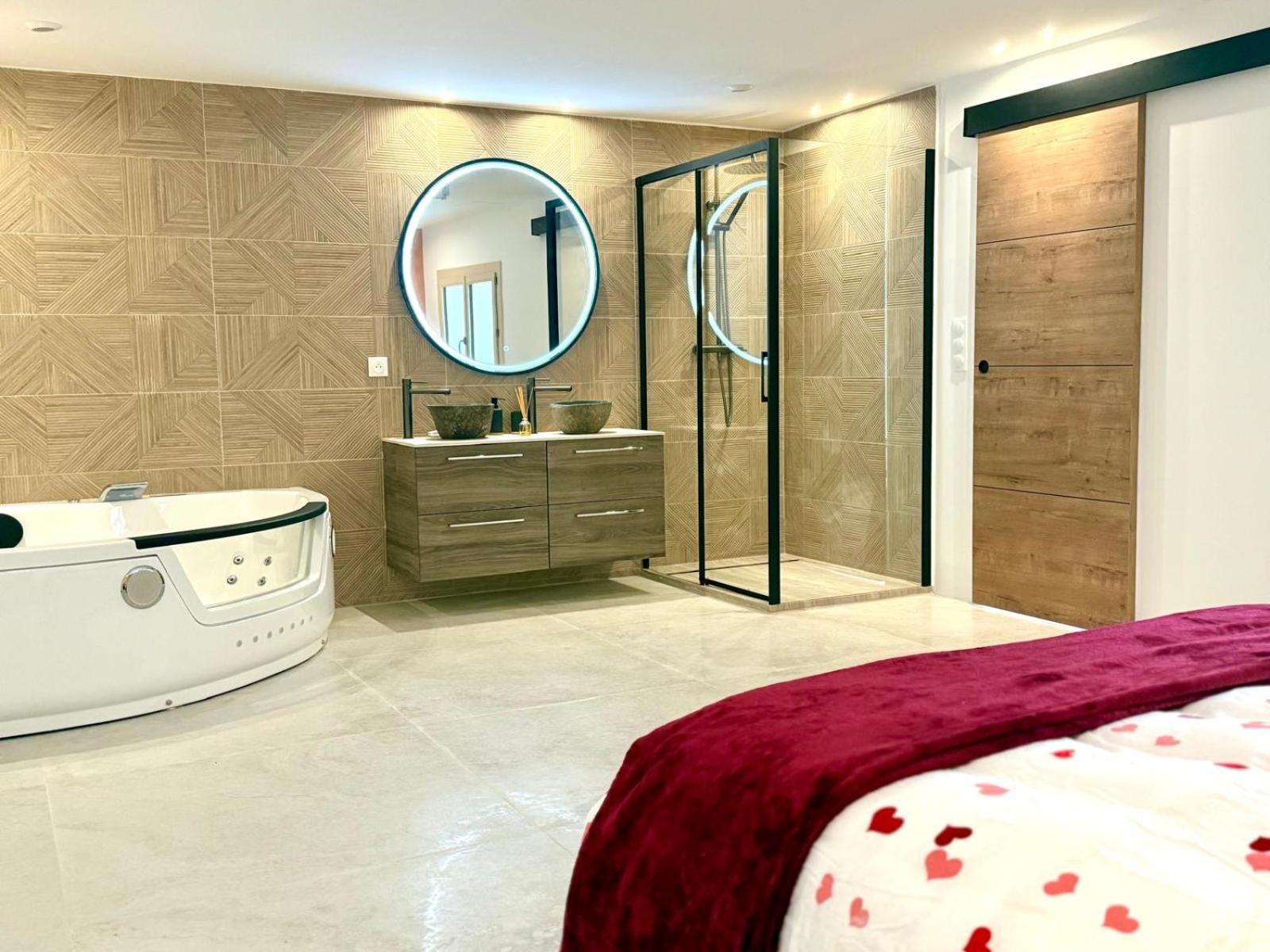 Apartment Jacuzzi In *