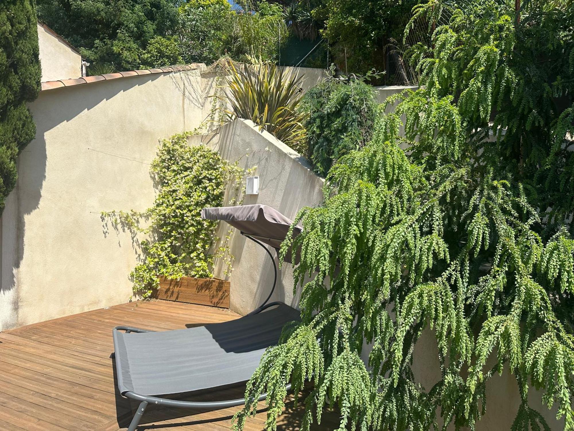Villa Paradis - *