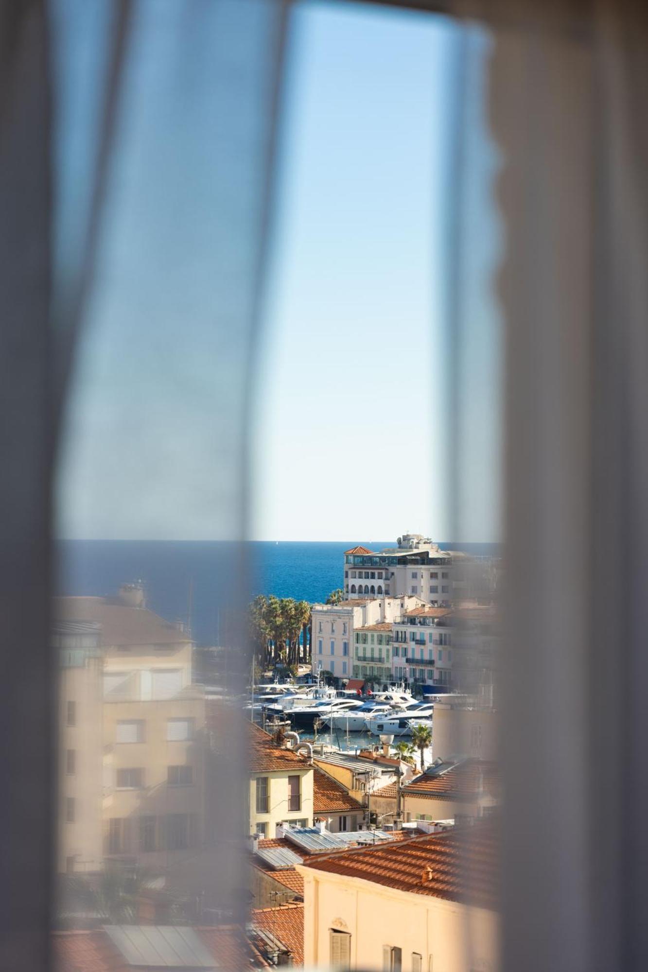 Renoir Hotel