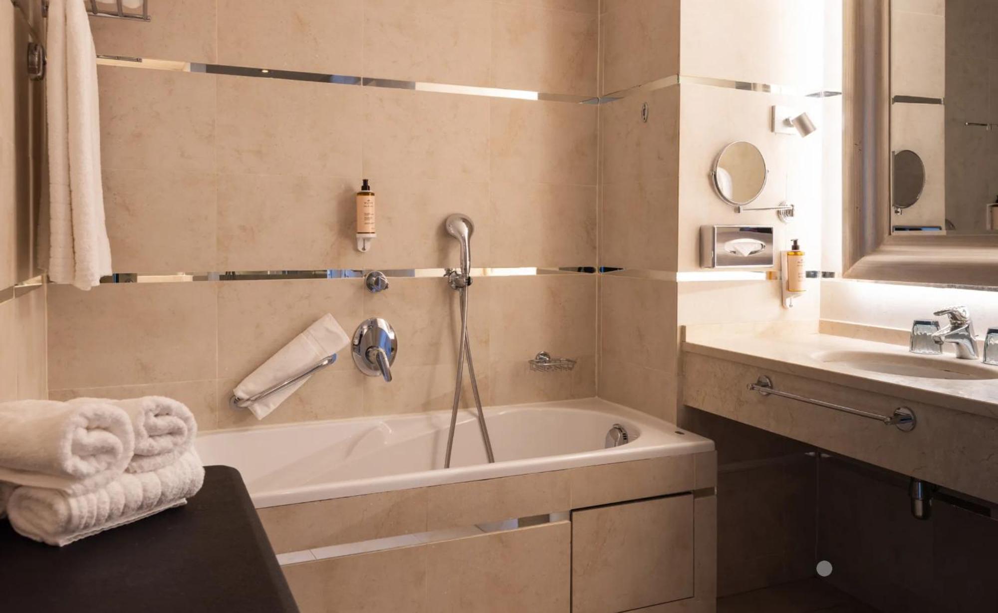Hotel Renoir 4*