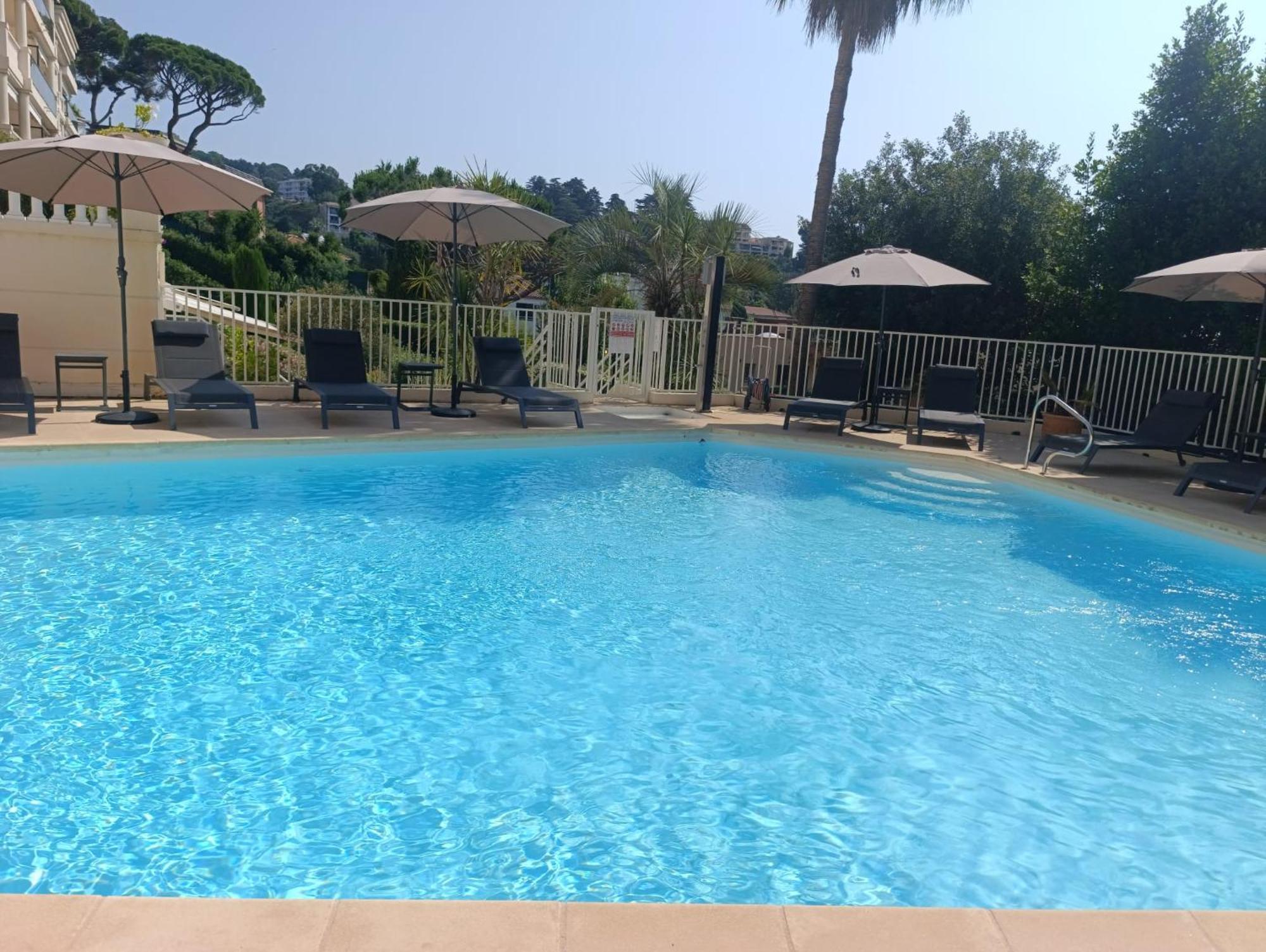 De Luxe Sun Paradis, Terrasse, Vue Piscine Appartement *