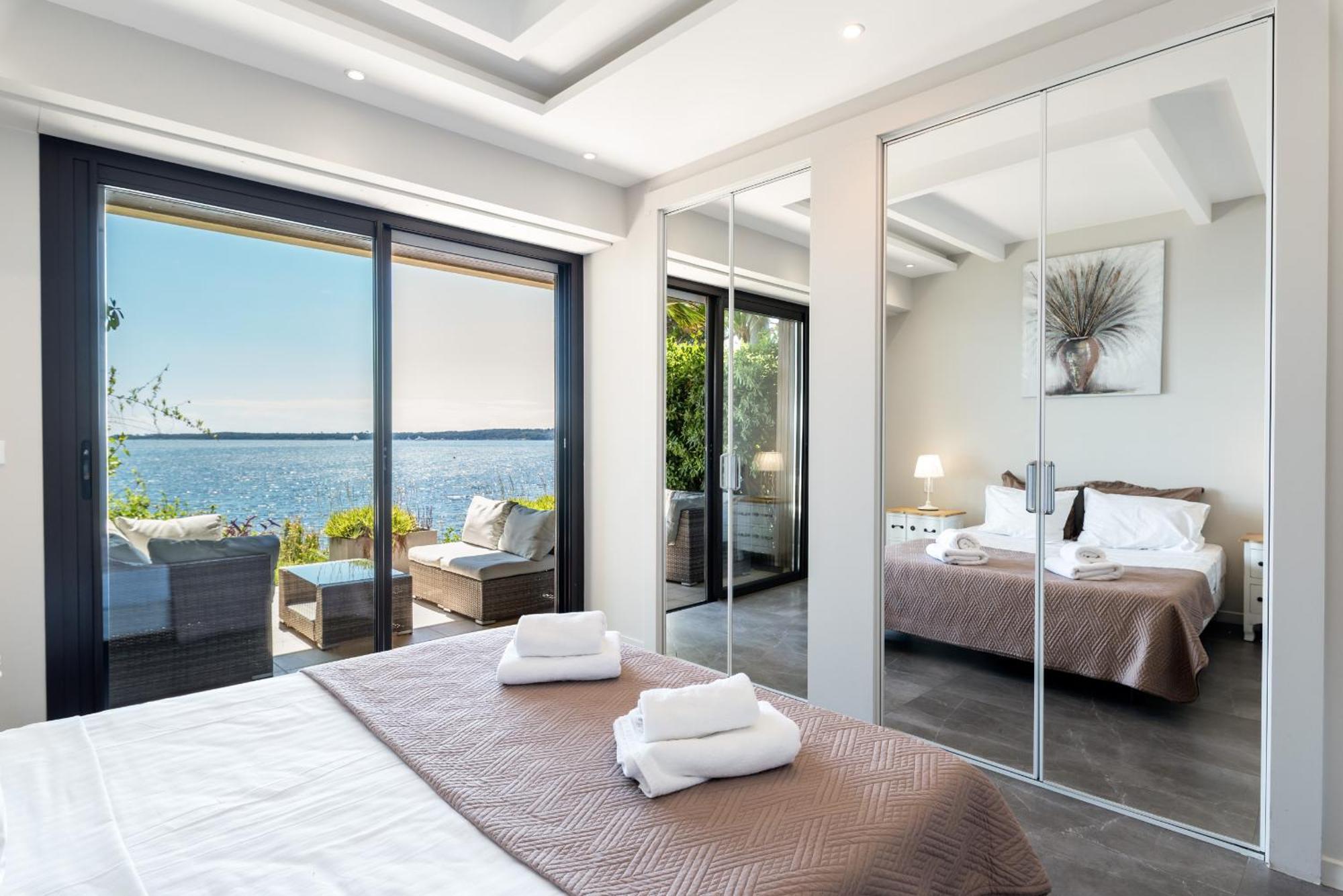 Adriana By Terry's Homes Waterfront Seaview * Cannes