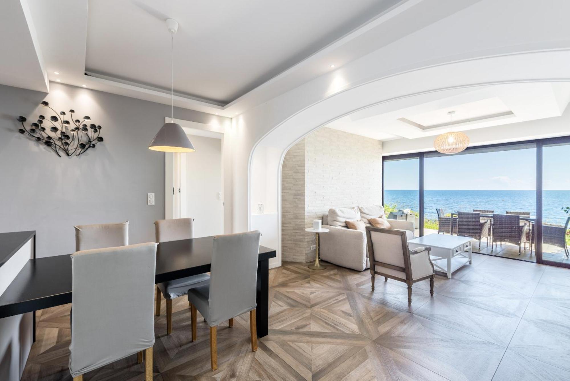 Adriana By Terry's Homes Waterfront Seaview Apartment
